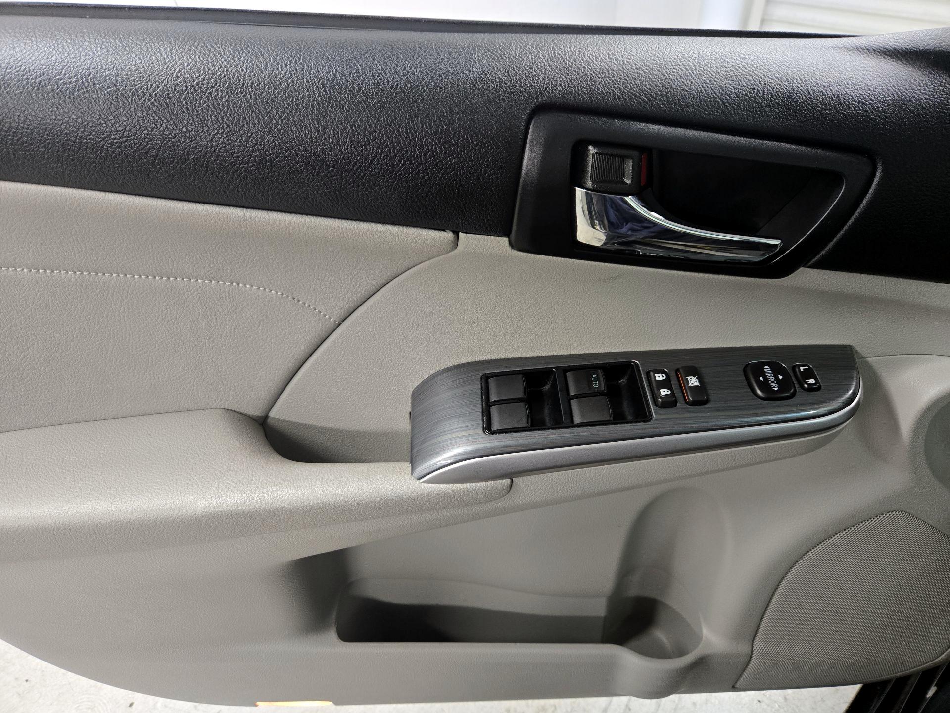 Thumbnail: 2014 Toyota Camry - 12