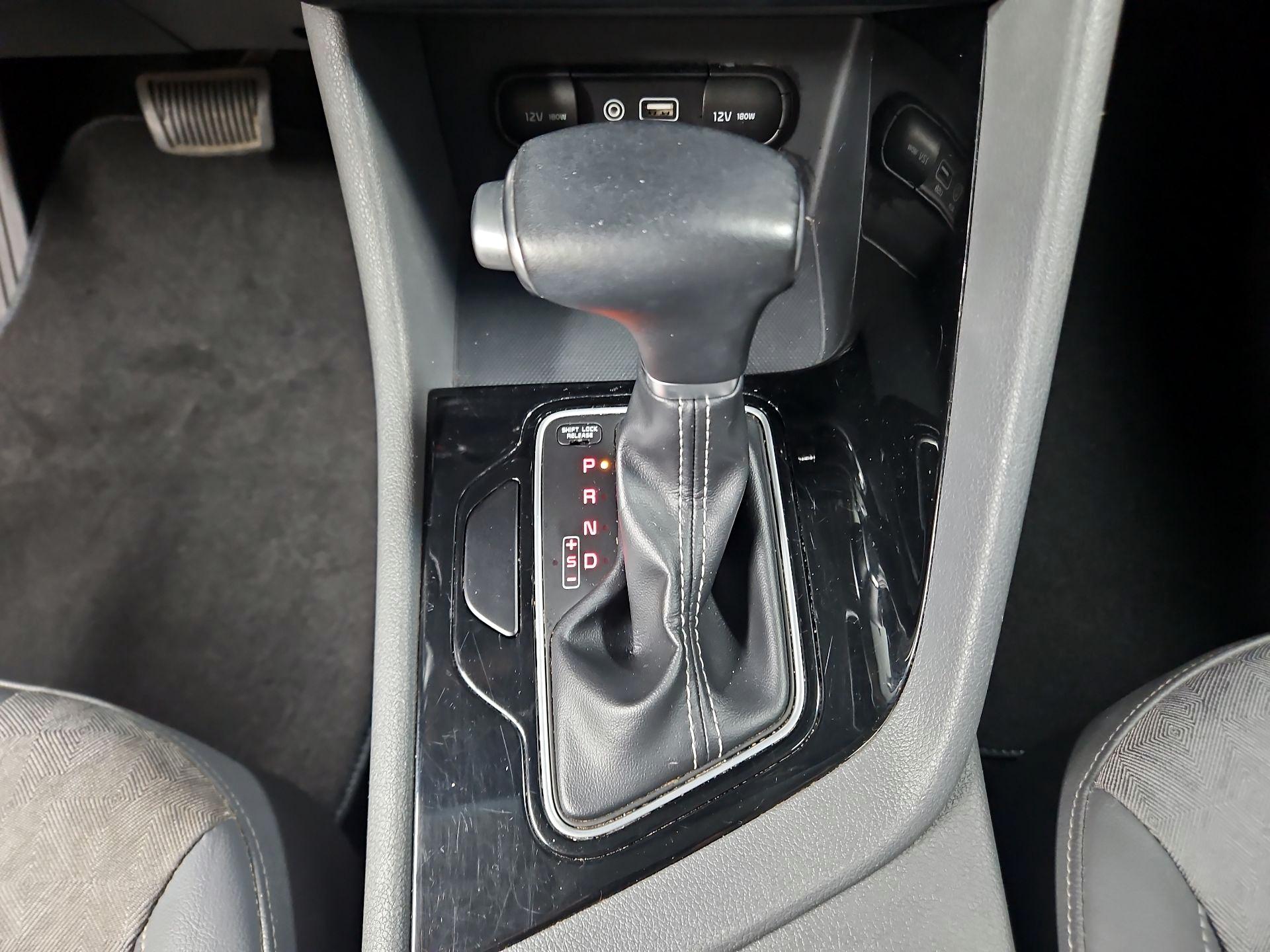Thumbnail: 2017 Kia Niro - 17