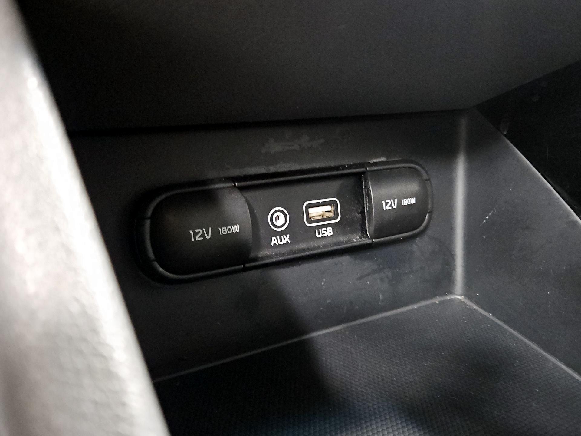 Thumbnail: 2017 Kia Niro - 18