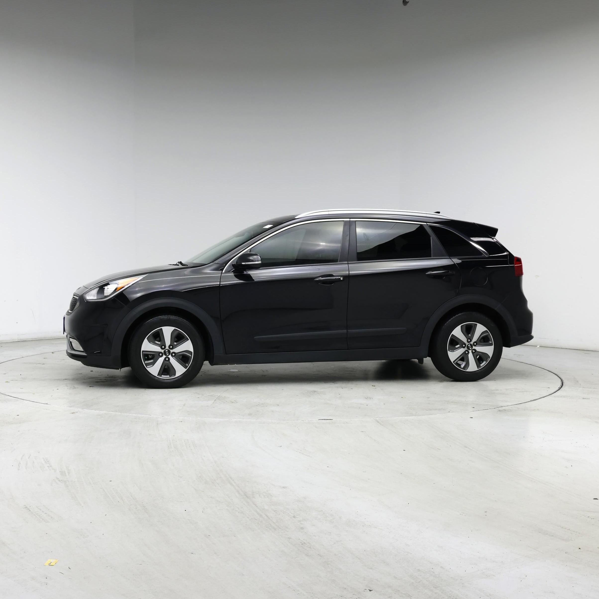 Thumbnail: 2017 Kia Niro - 3