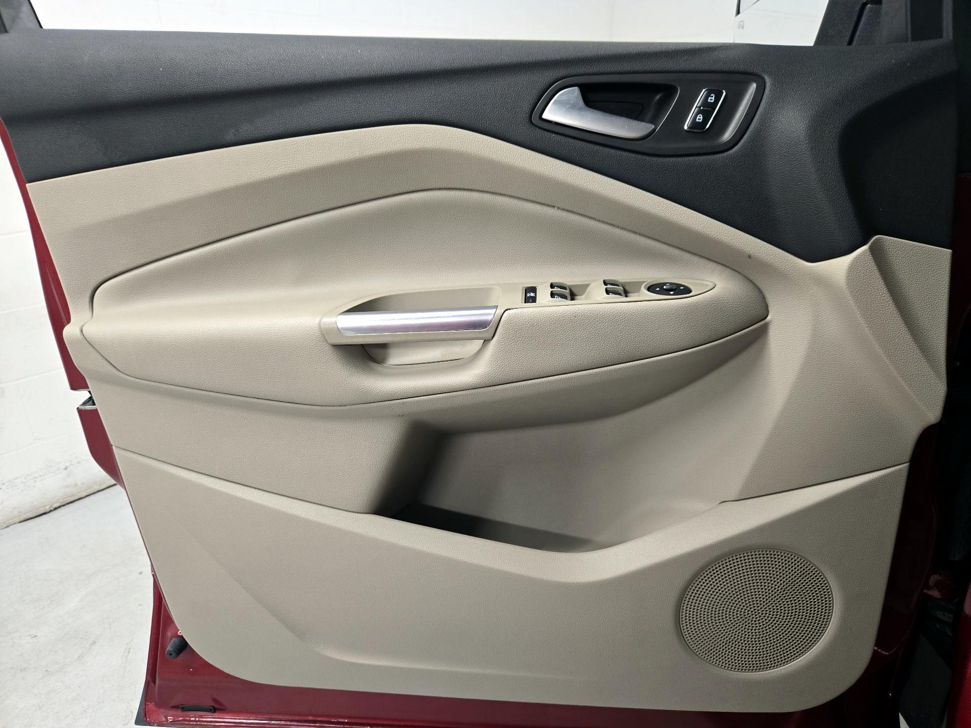 Thumbnail: 2016 Ford Escape - 12