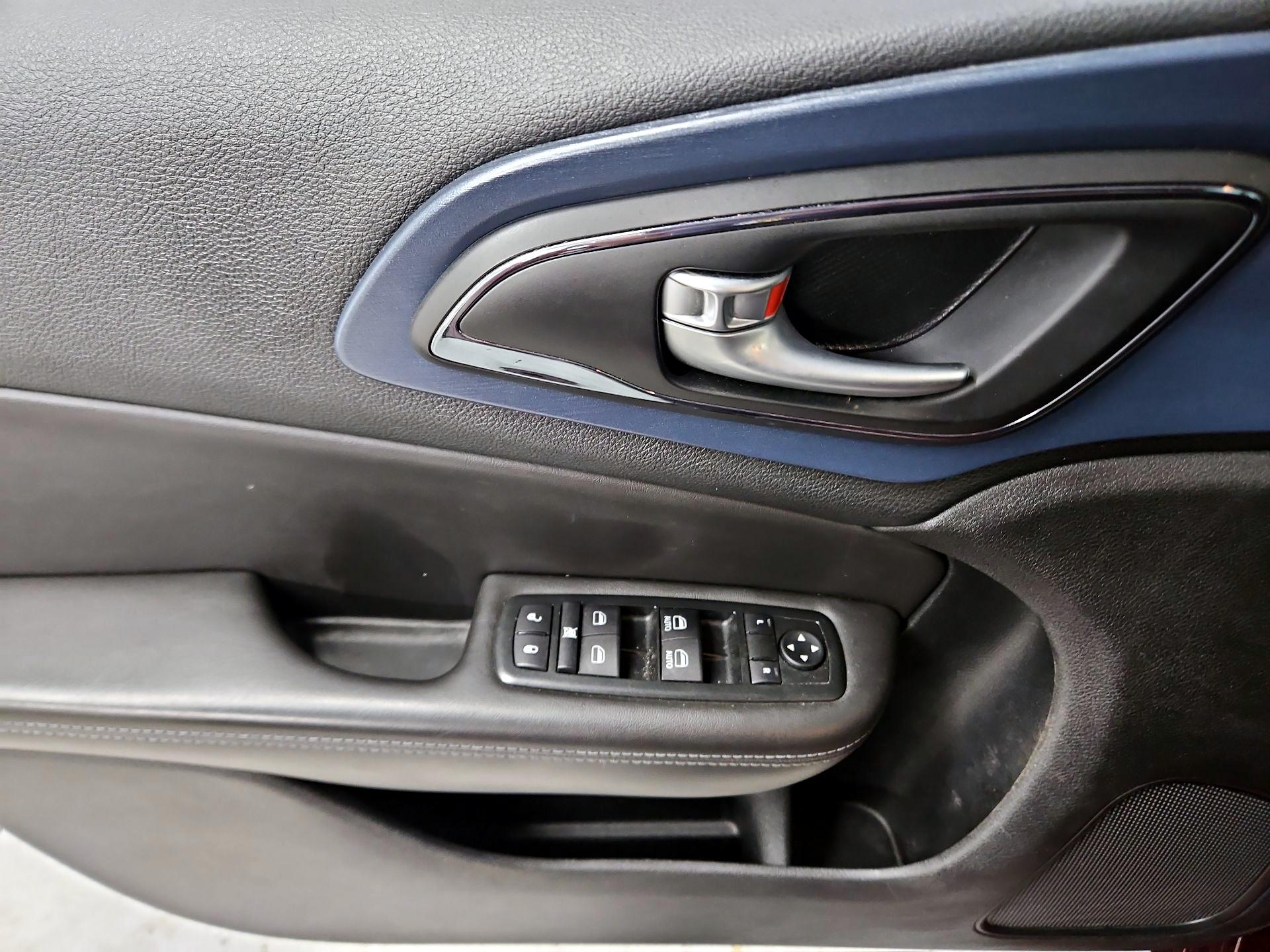 Thumbnail: 2015 Chrysler 200 - 12
