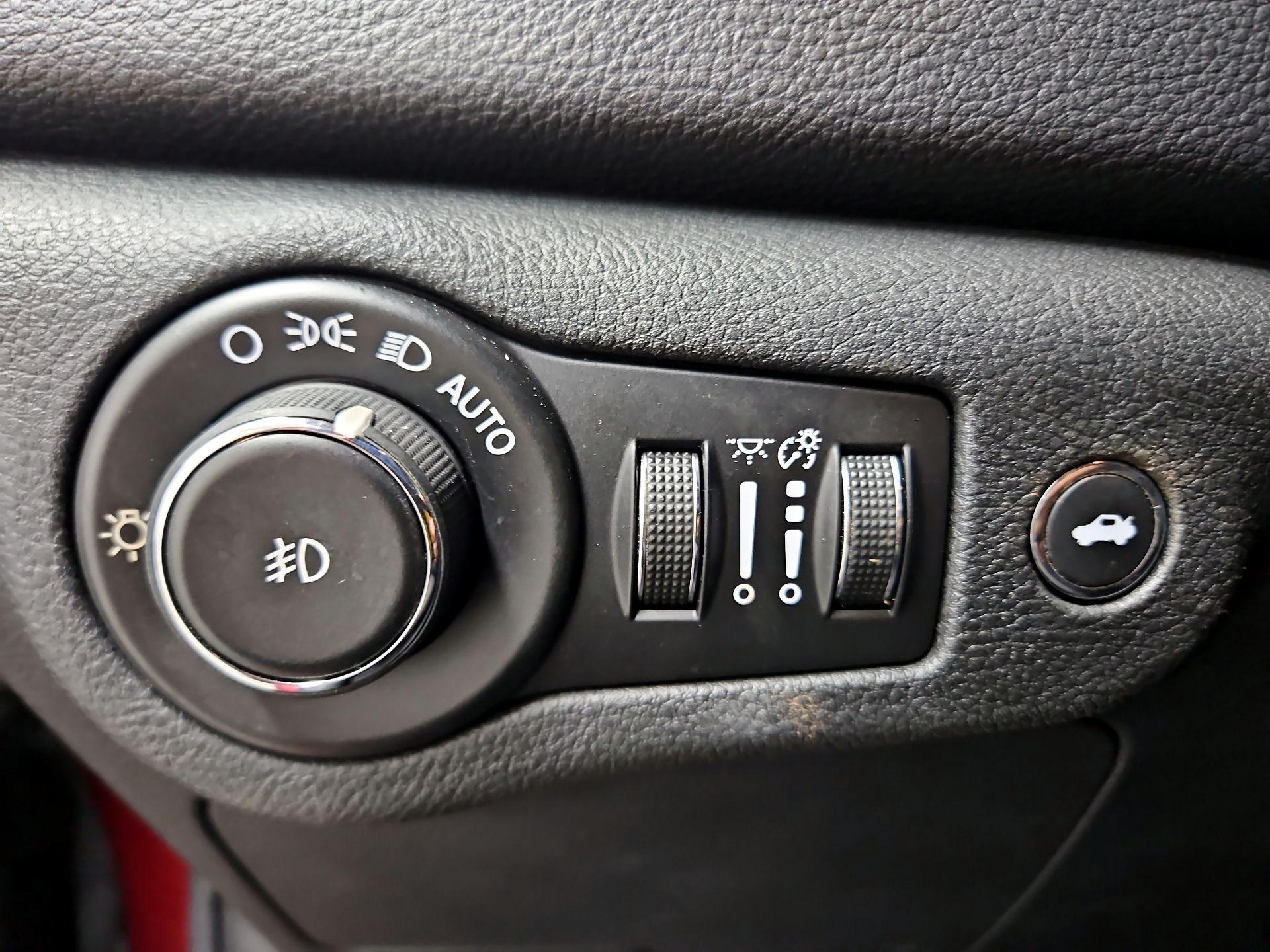 Thumbnail: 2015 Chrysler 200 - 13