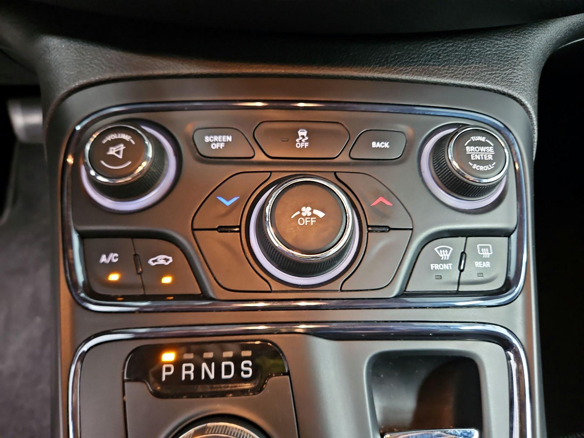 Thumbnail: 2015 Chrysler 200 - 15