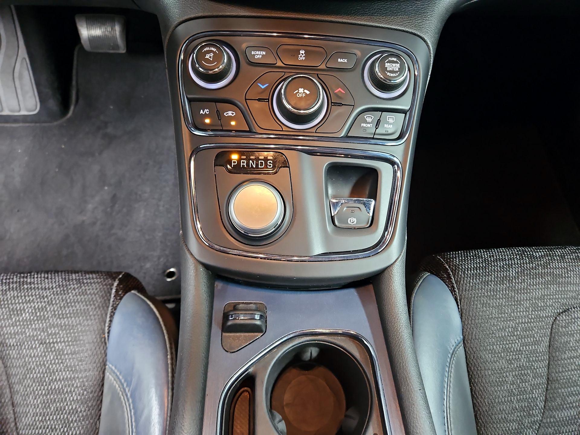 Thumbnail: 2015 Chrysler 200 - 16