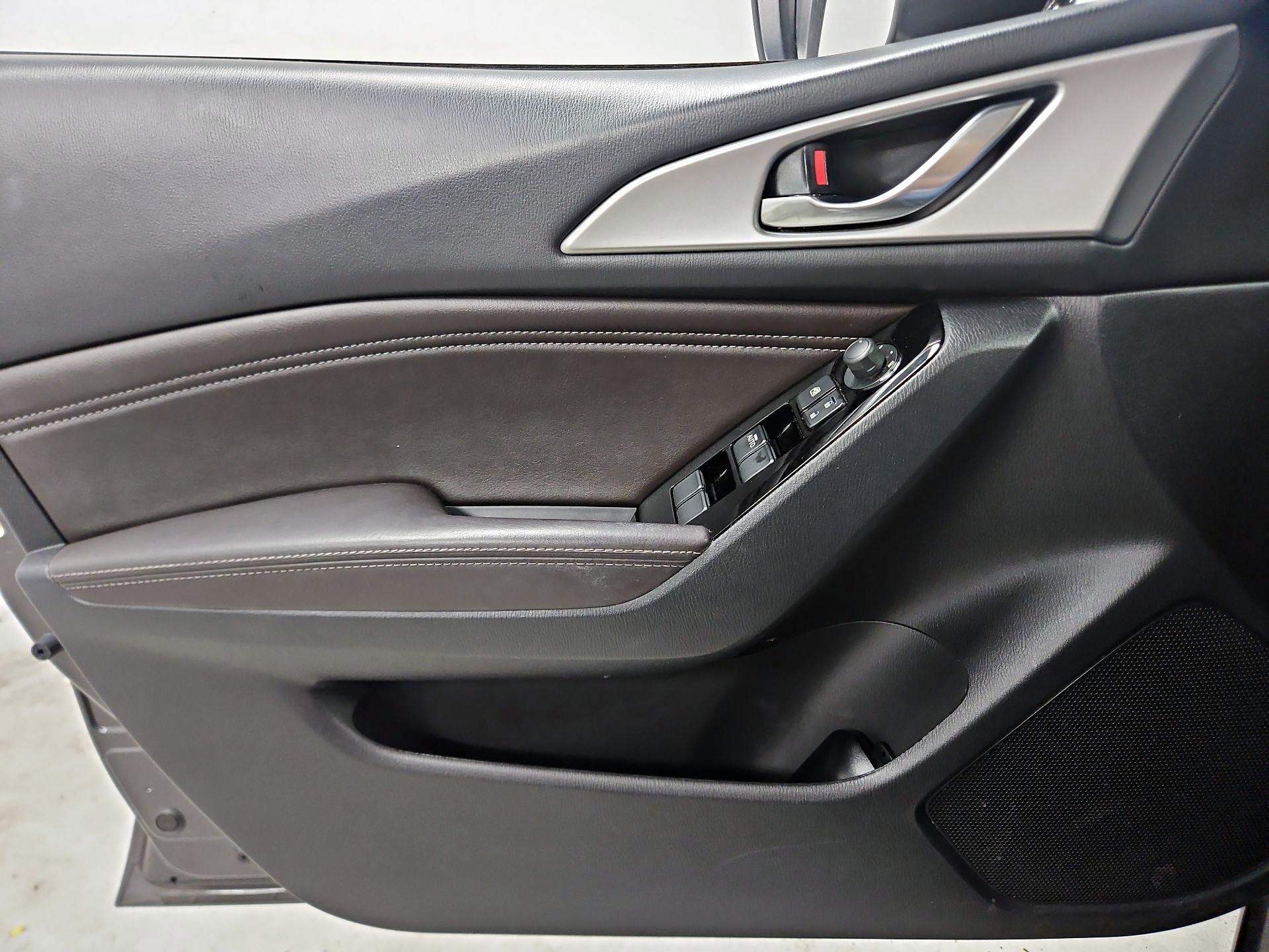 Thumbnail: 2018 Mazda Mazda3 - 12