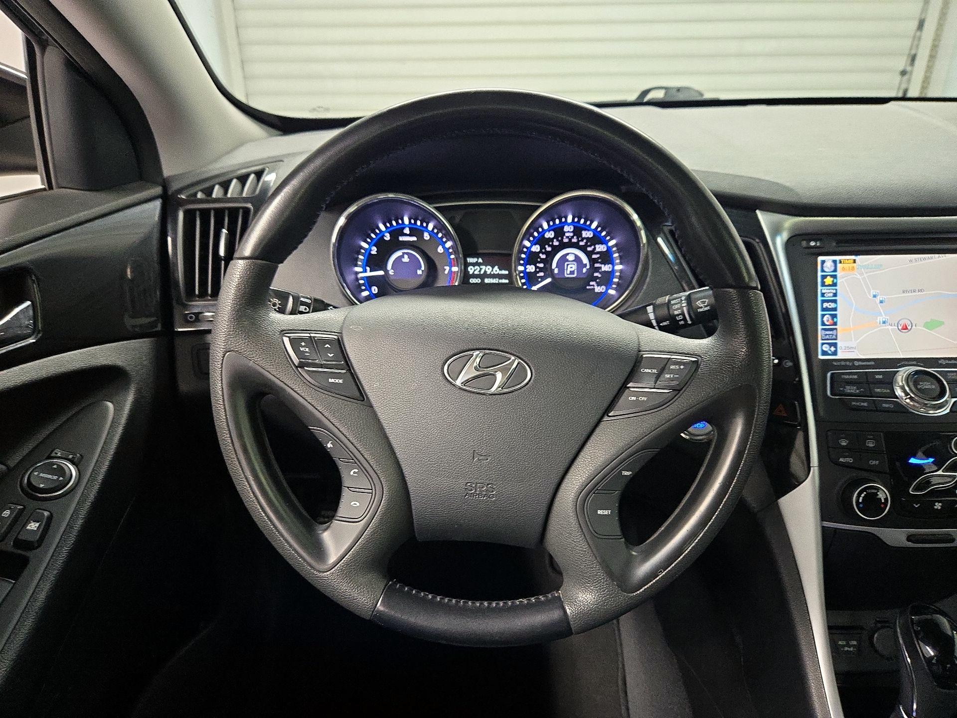 Thumbnail: 2013 Hyundai Sonata - 10