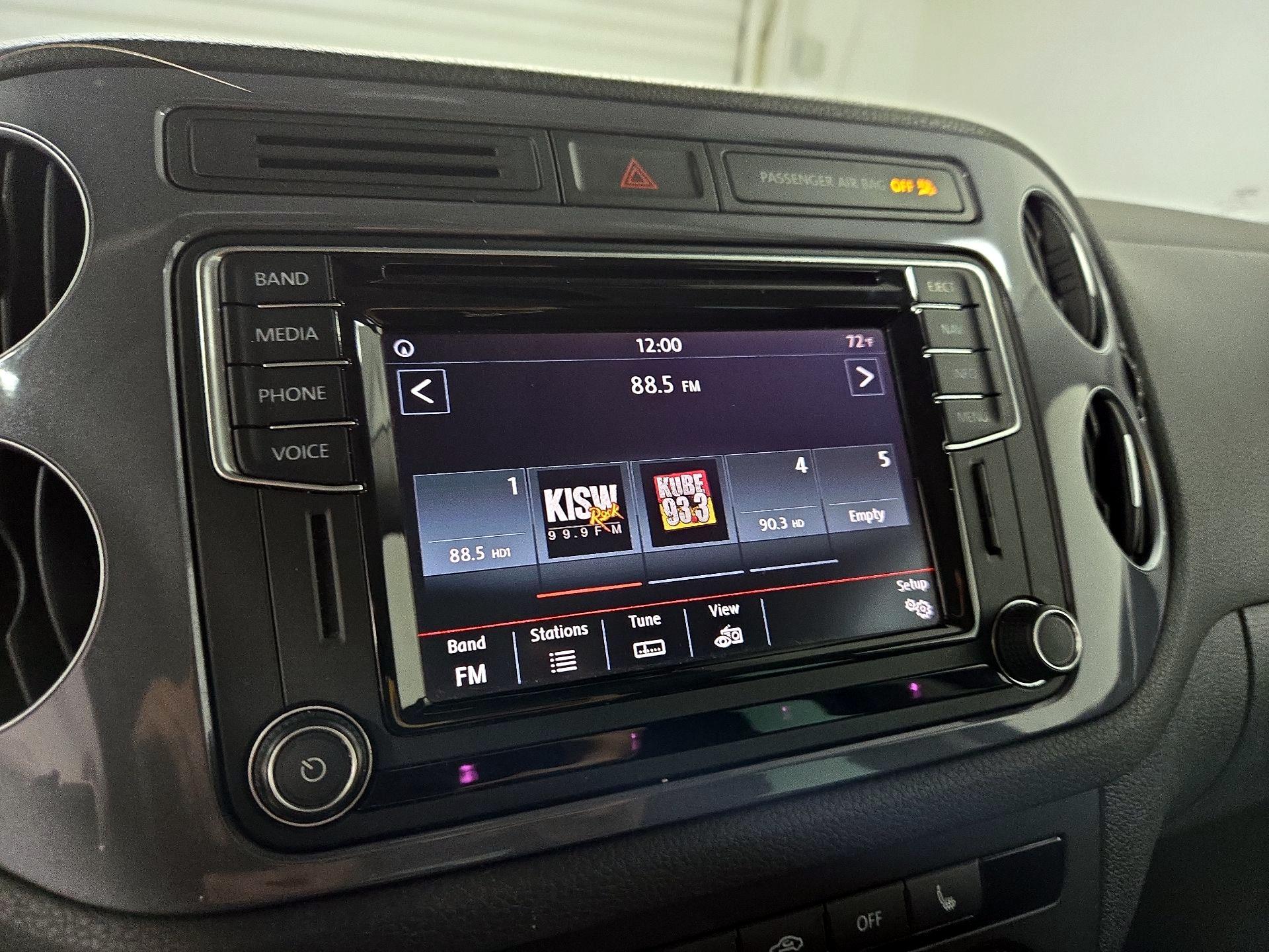 Thumbnail: 2016 Volkswagen Tiguan - 16