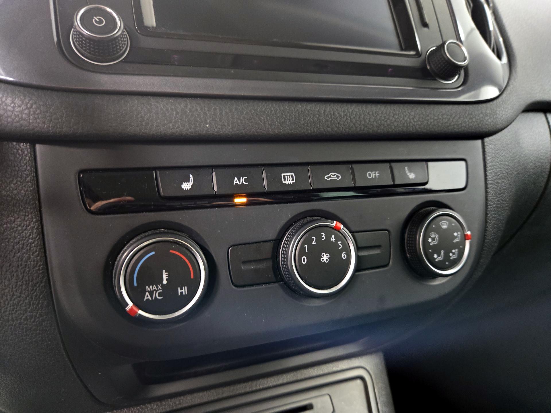 Thumbnail: 2016 Volkswagen Tiguan - 17