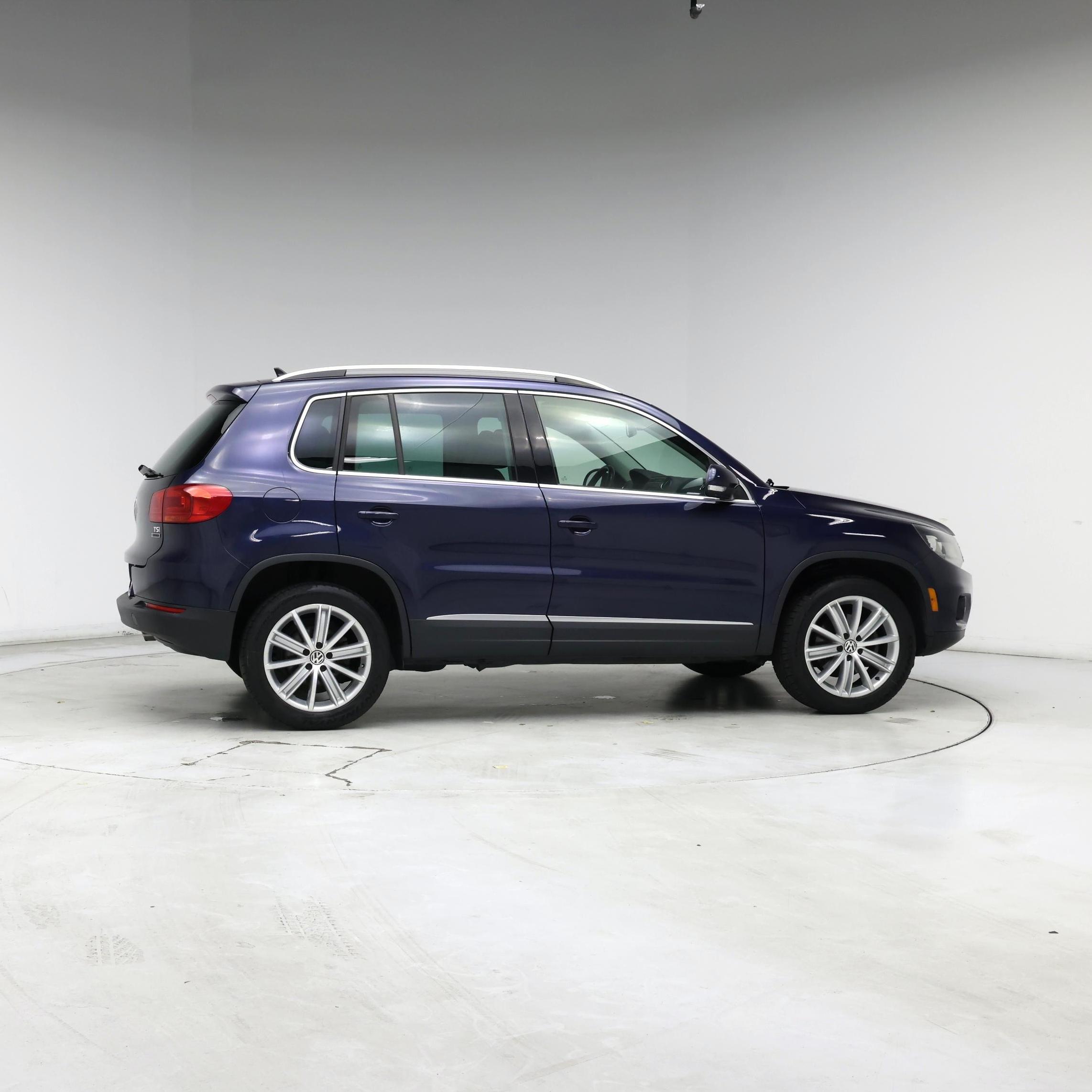 Thumbnail: 2016 Volkswagen Tiguan - 7