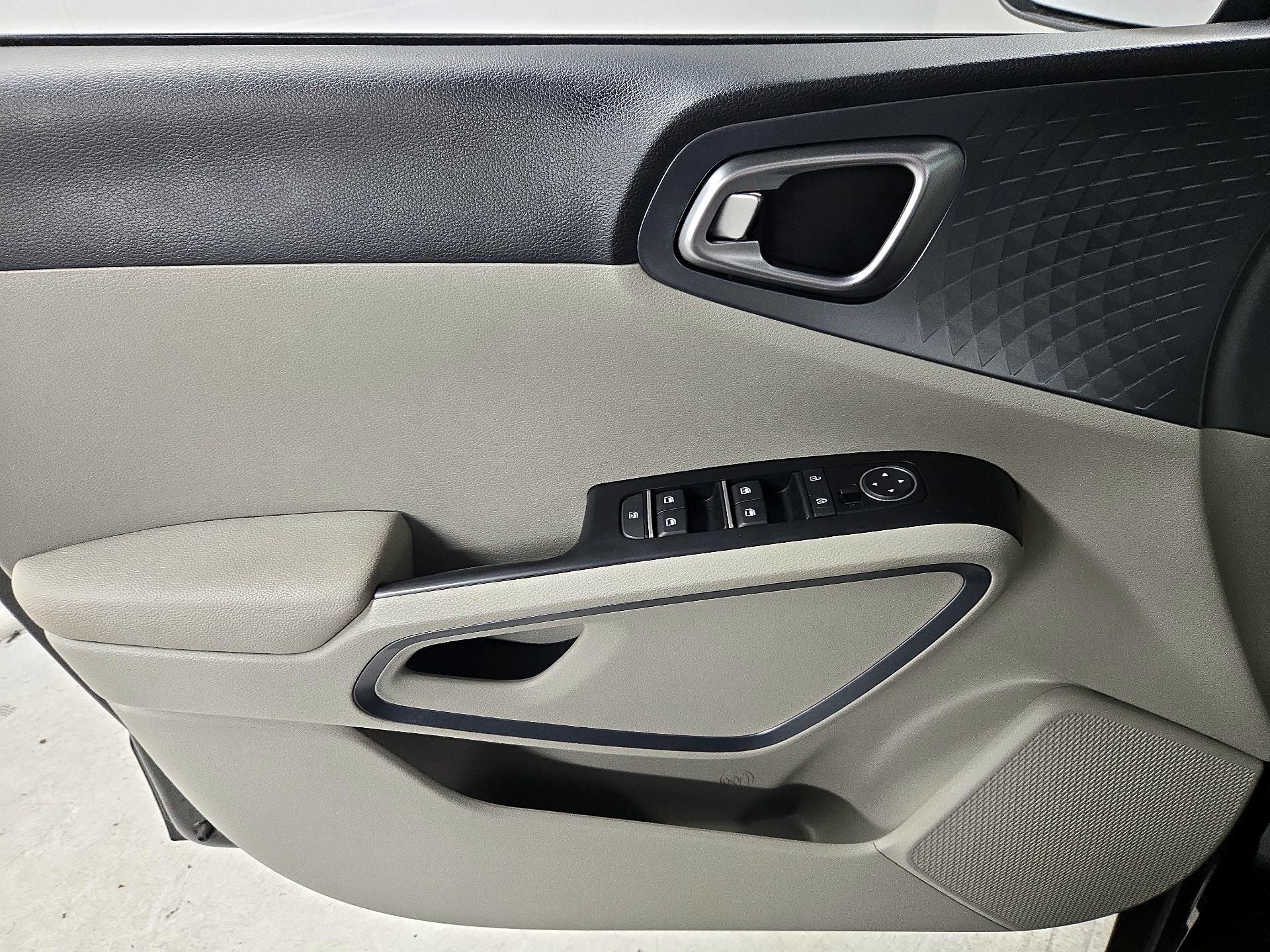 Thumbnail: 2023 Kia Soul - 12