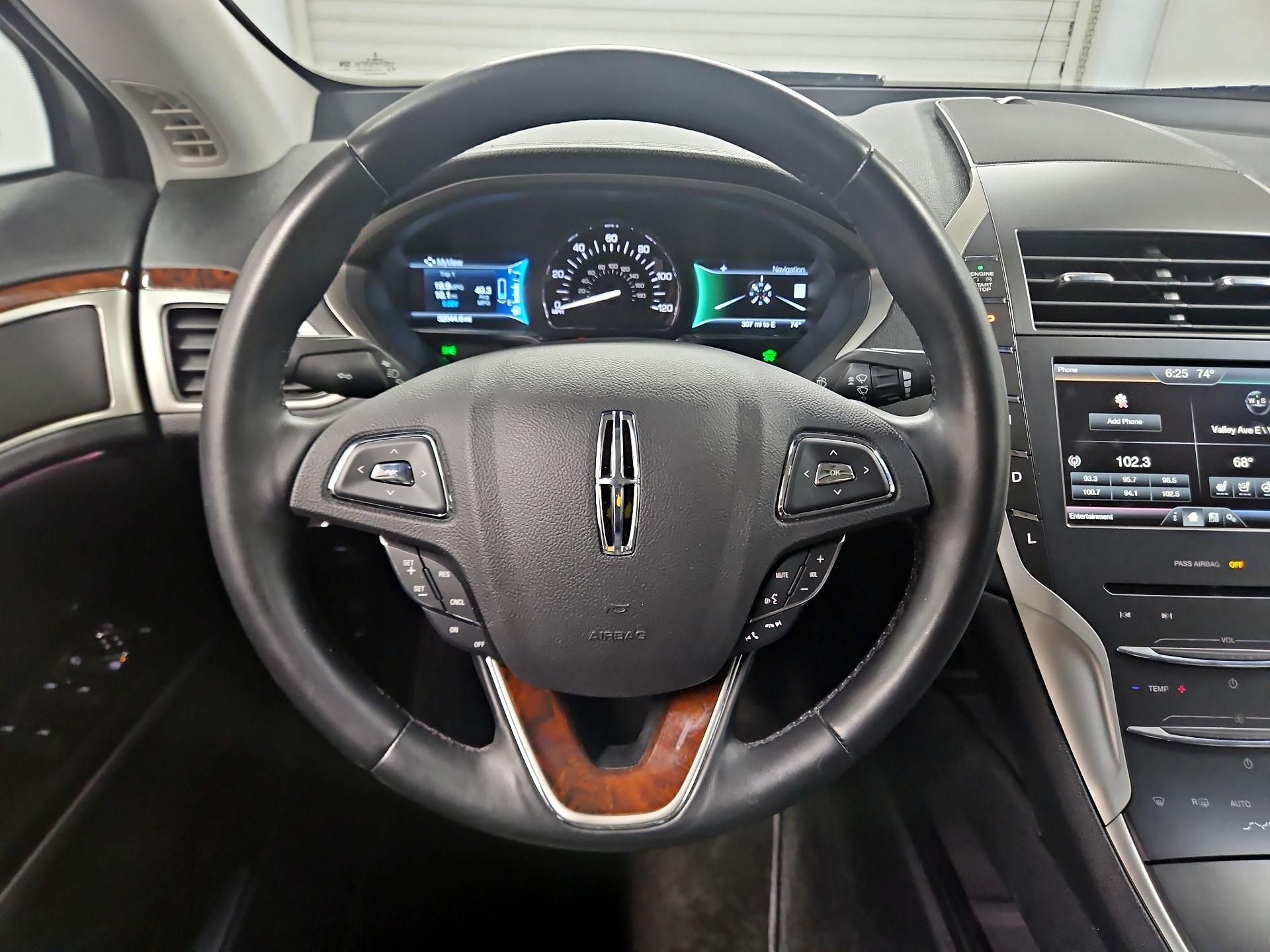Thumbnail: 2015 Lincoln MKZ - 10