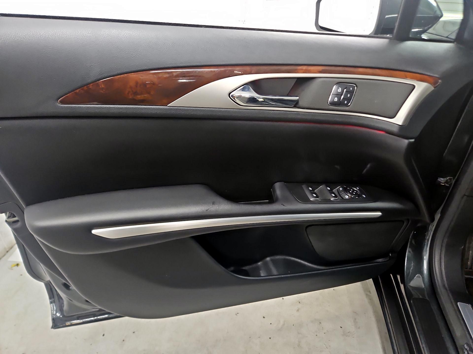 Thumbnail: 2015 Lincoln MKZ - 12