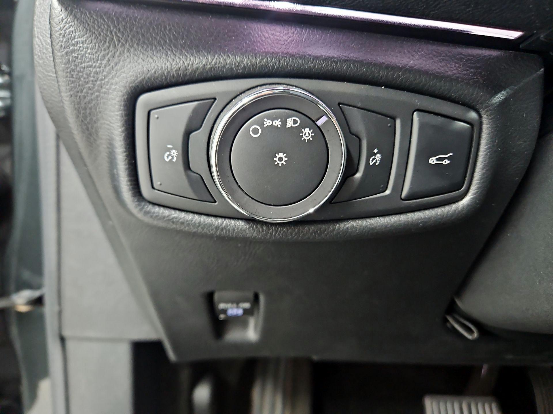 Thumbnail: 2015 Lincoln MKZ - 13