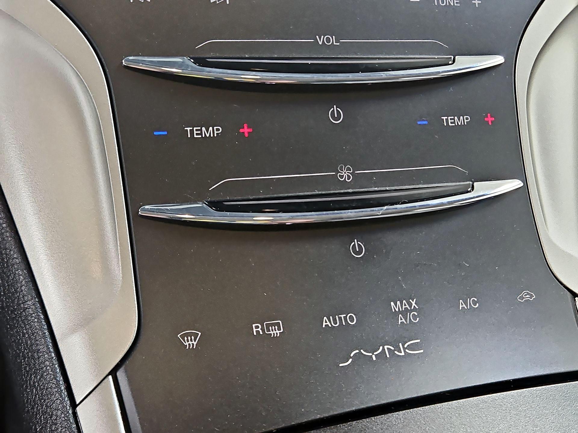 Thumbnail: 2015 Lincoln MKZ - 17