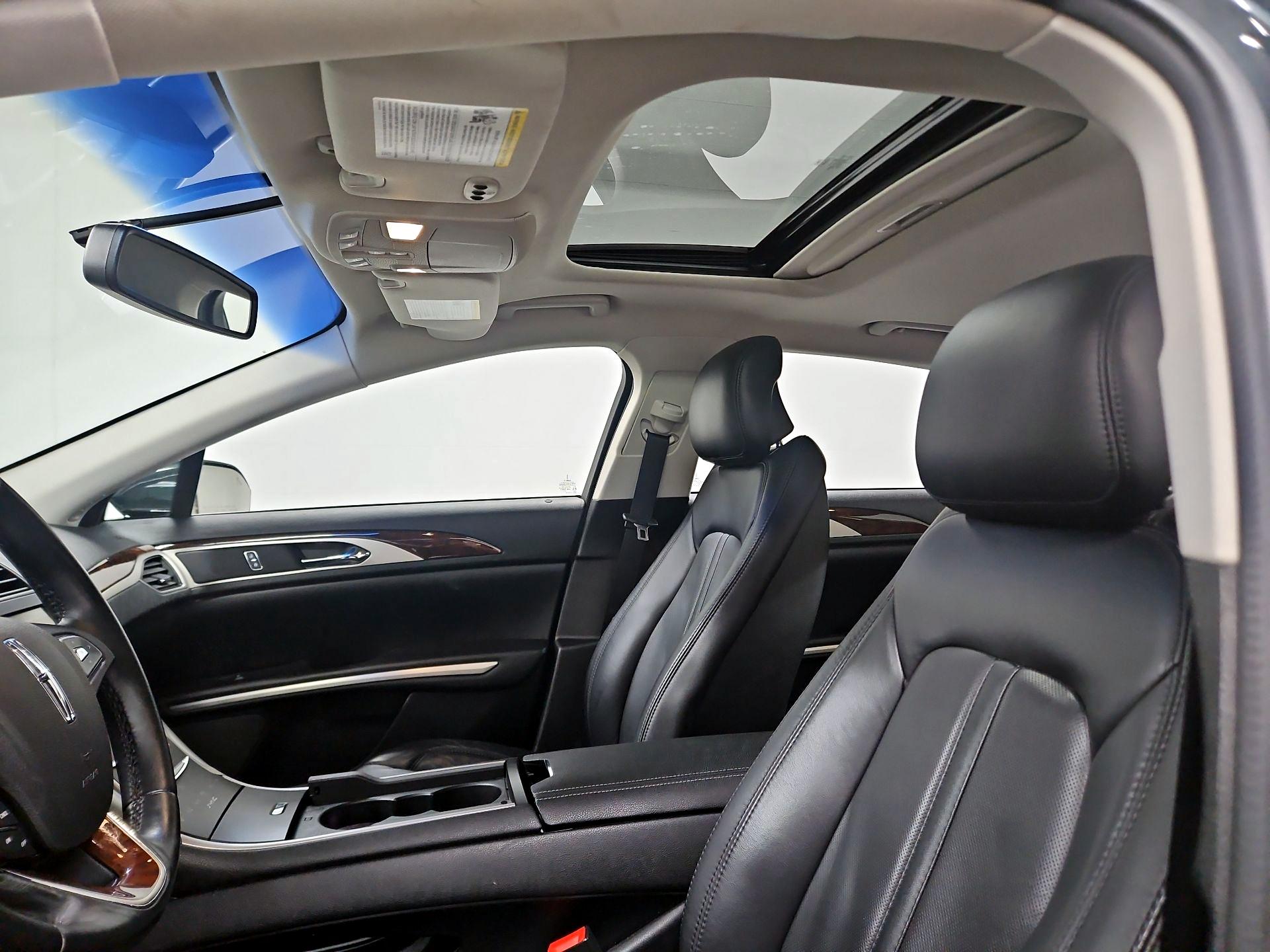 Thumbnail: 2015 Lincoln MKZ - 20