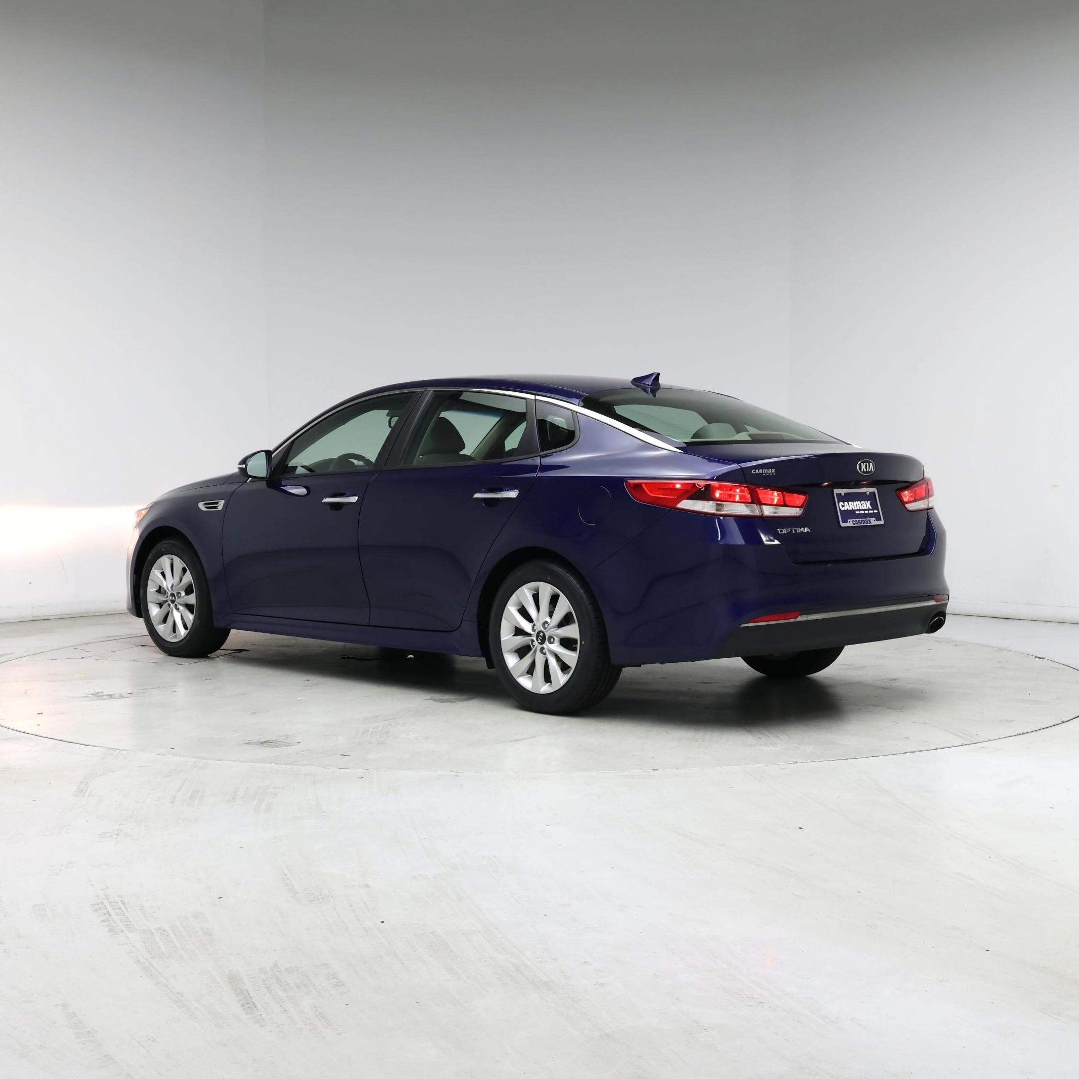 Thumbnail: 2016 Kia Optima - 2