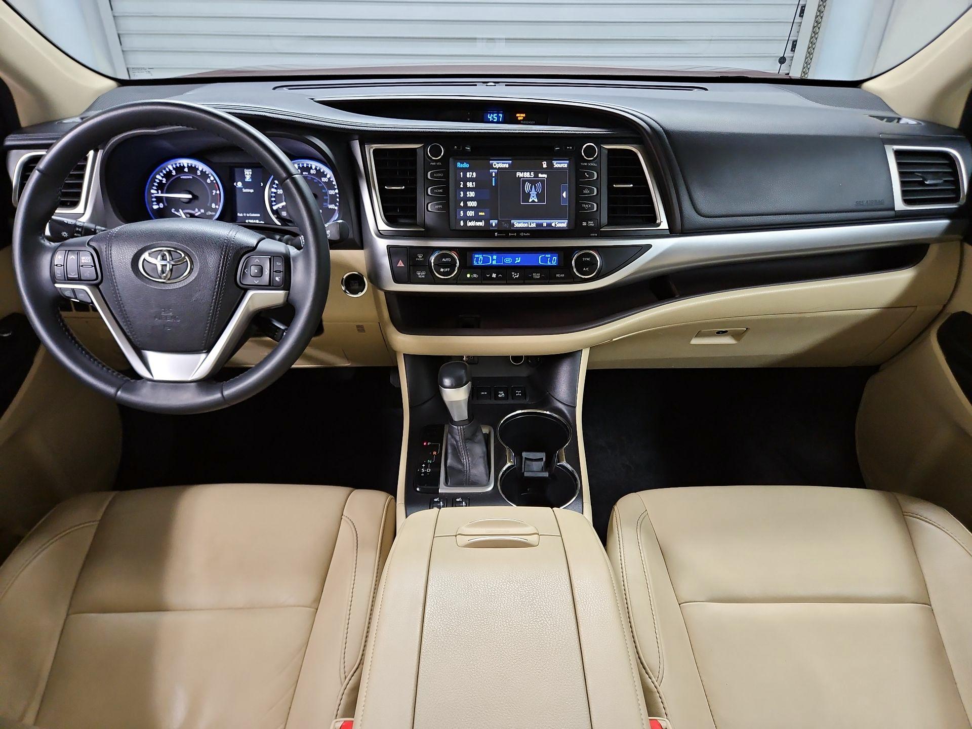 Thumbnail: 2016 Toyota Highlander - 9