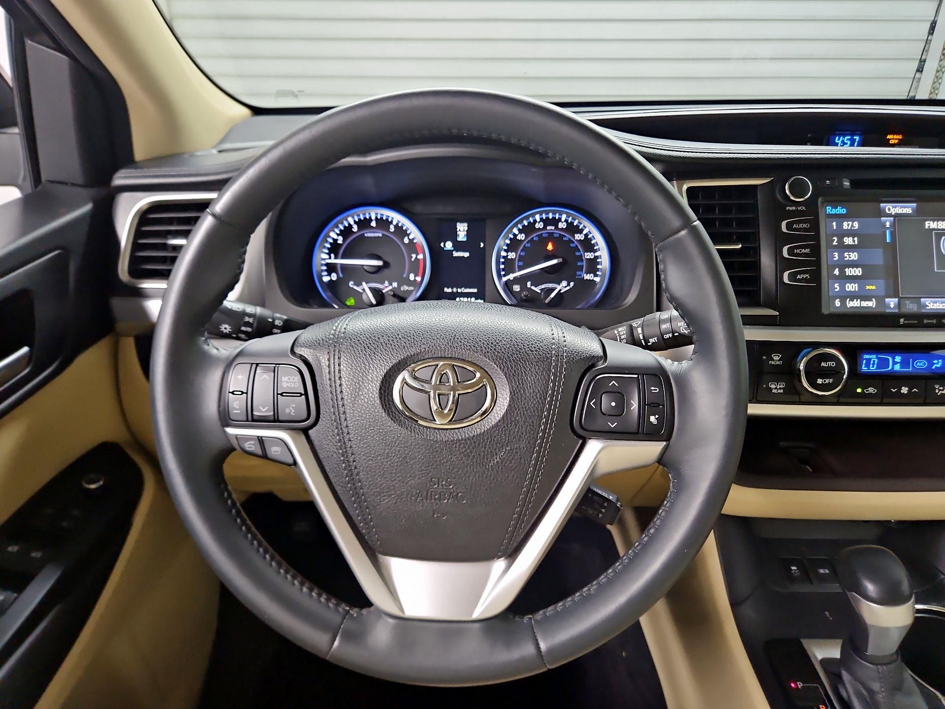 Thumbnail: 2016 Toyota Highlander - 10