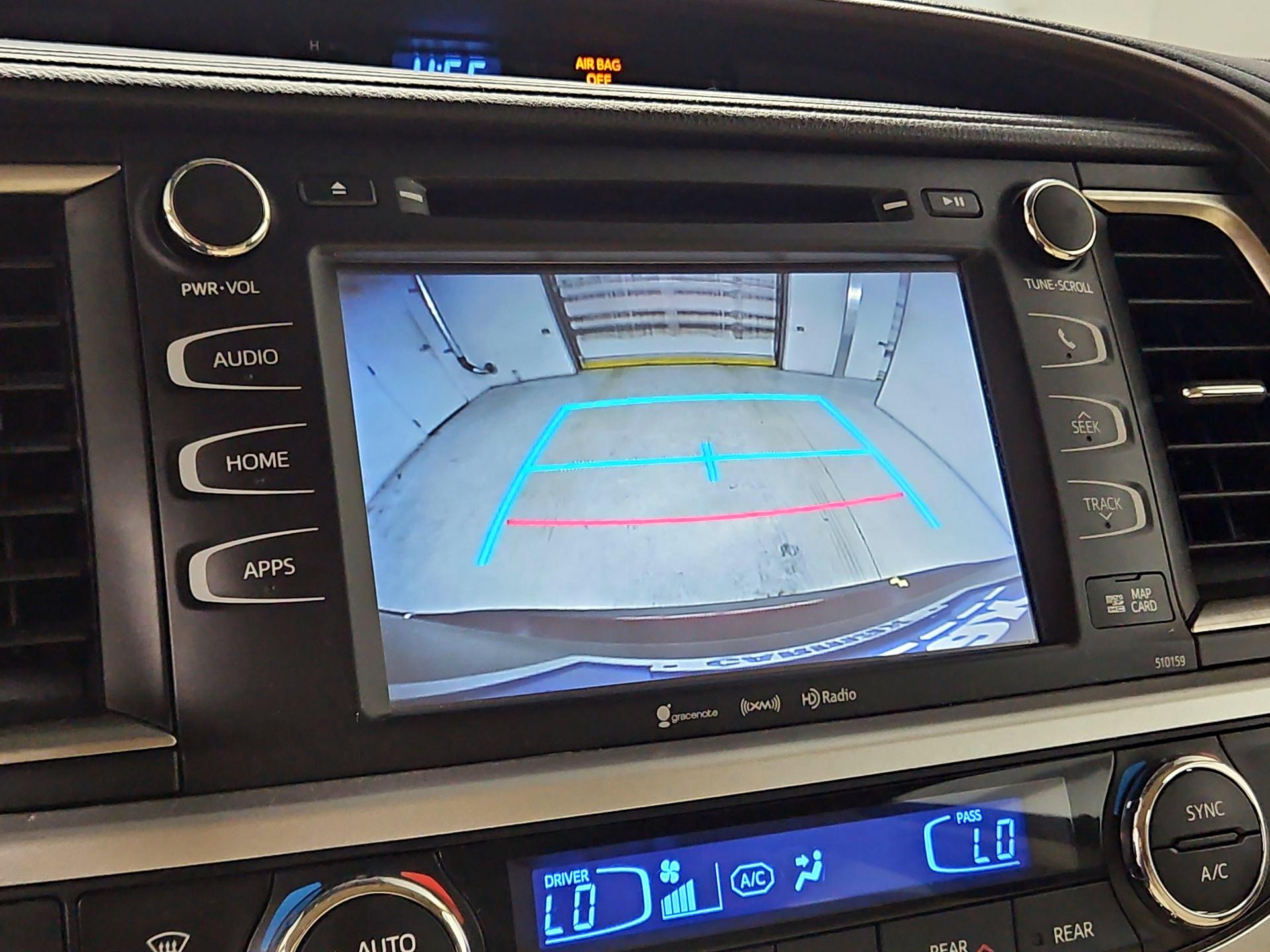 Thumbnail: 2016 Toyota Highlander - 14