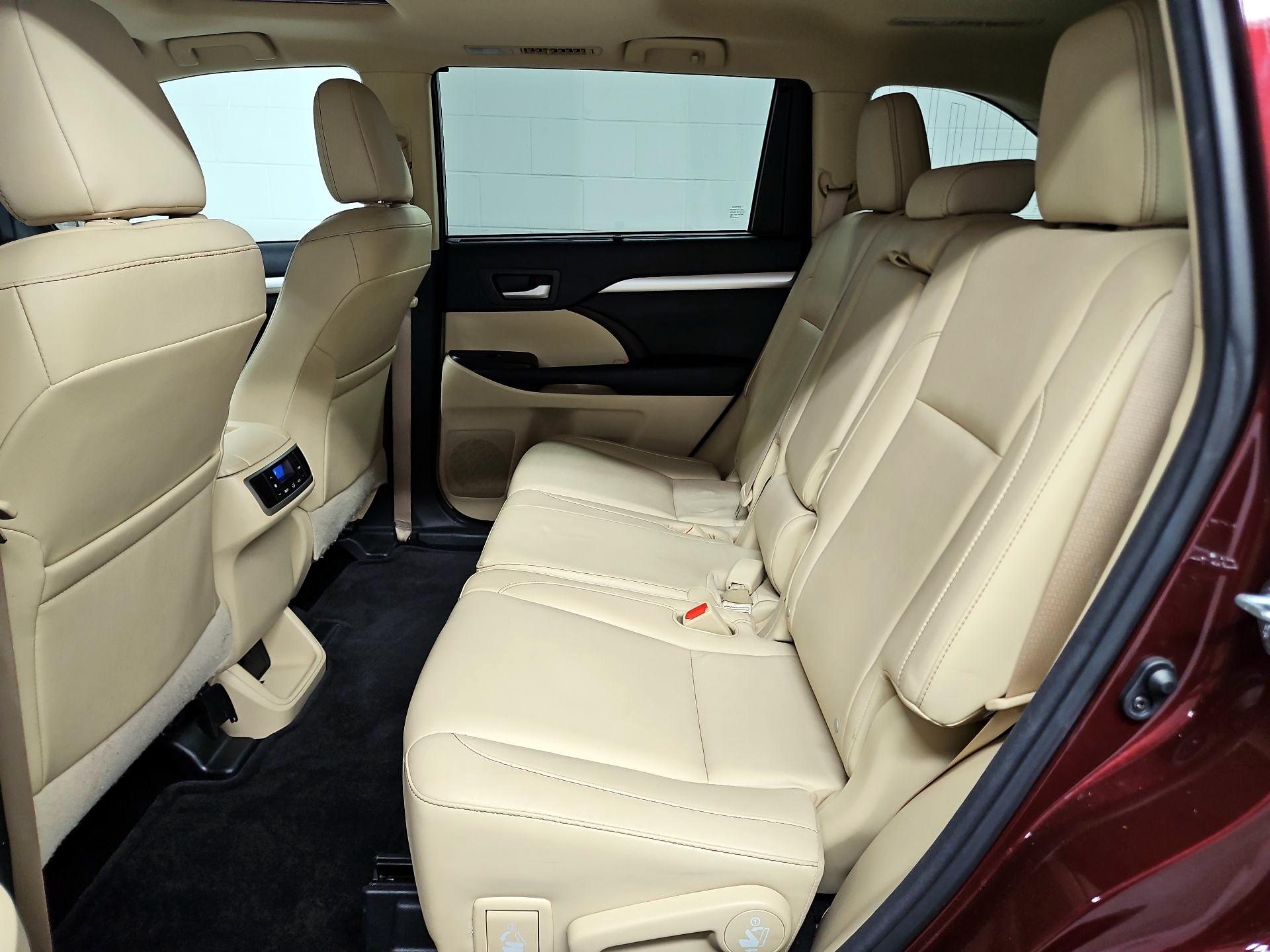 Thumbnail: 2016 Toyota Highlander - 20