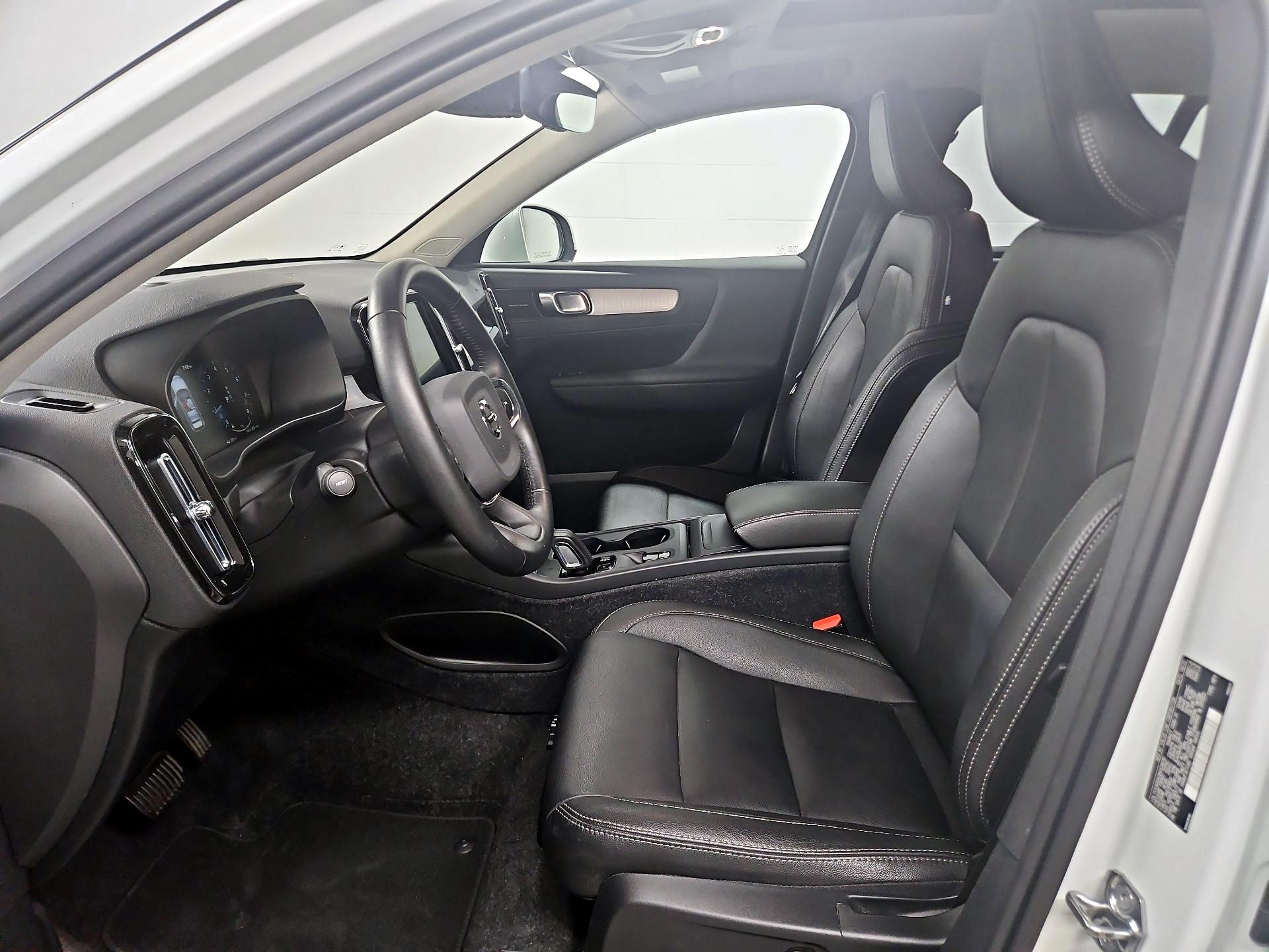 Thumbnail: 2021 Volvo XC40 - 11