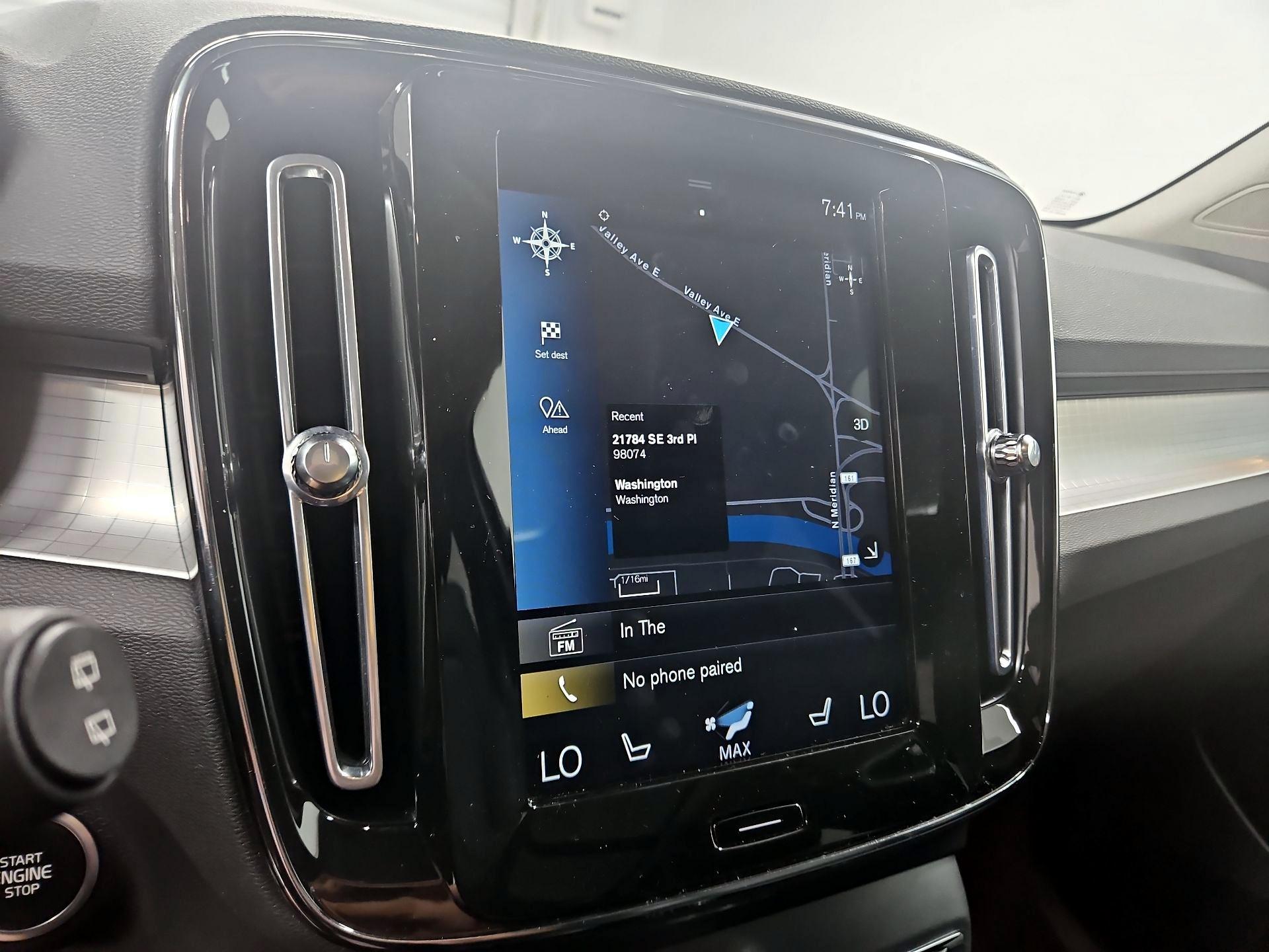 Thumbnail: 2021 Volvo XC40 - 14