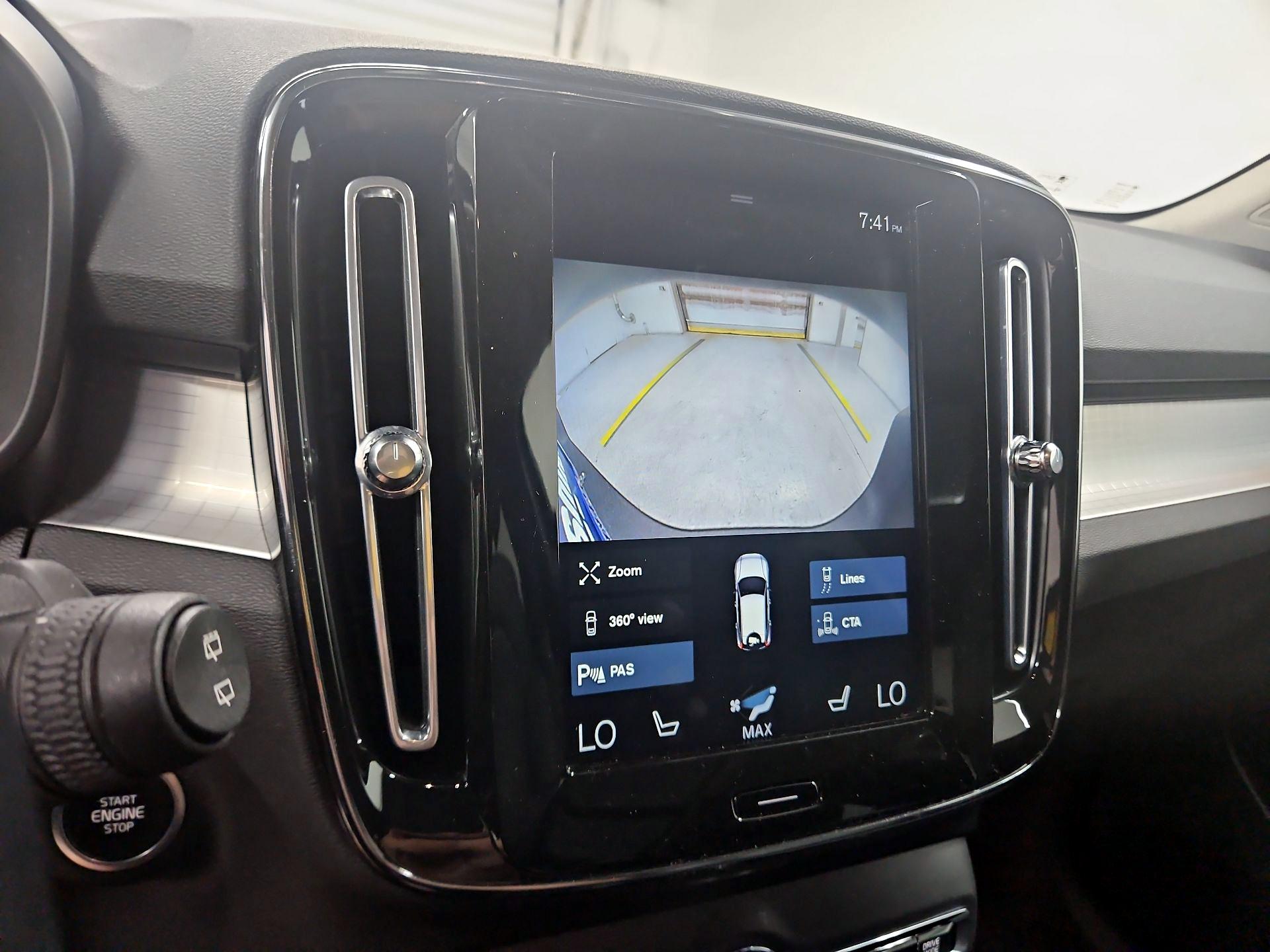 Thumbnail: 2021 Volvo XC40 - 15