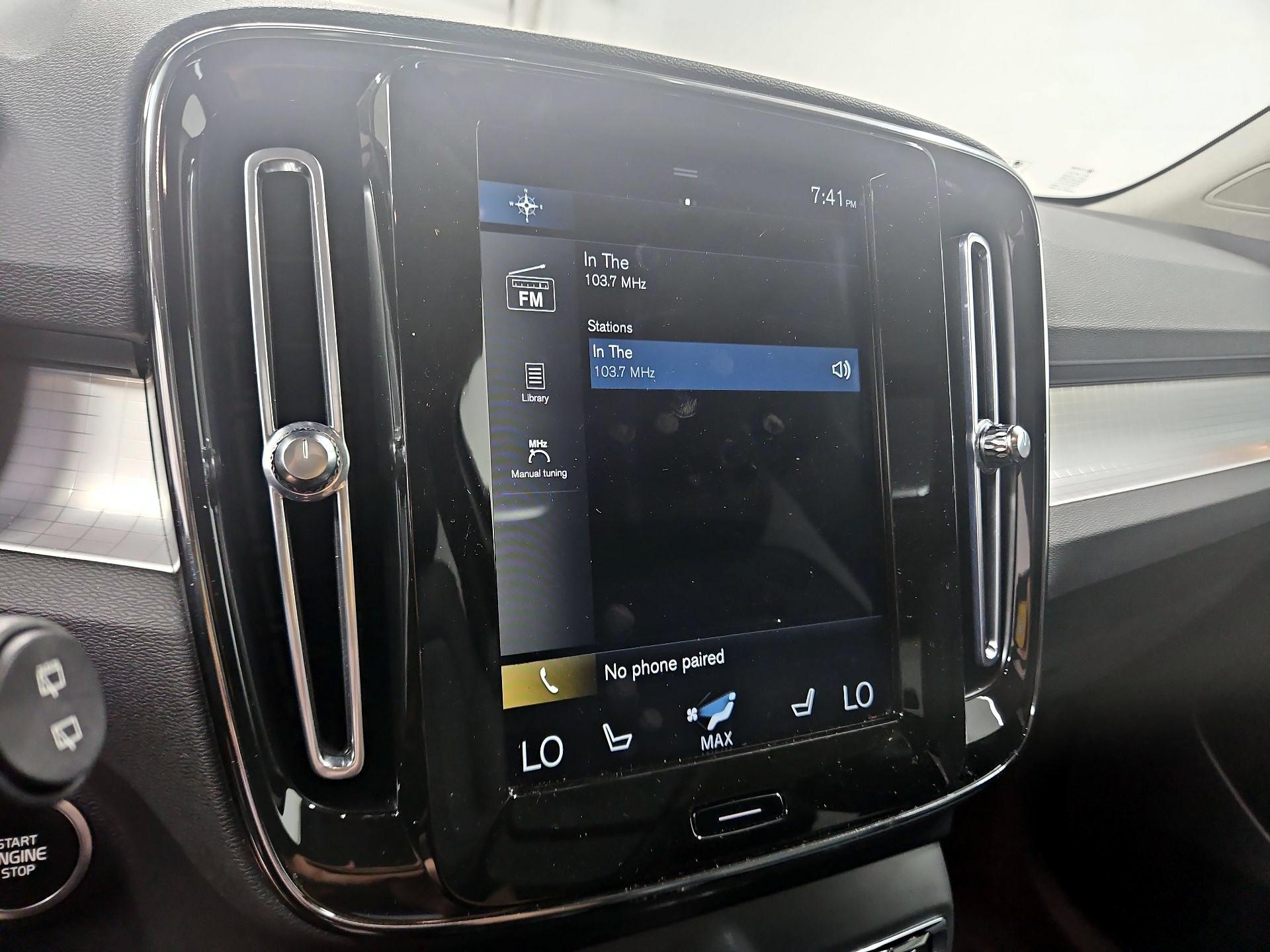 Thumbnail: 2021 Volvo XC40 - 16