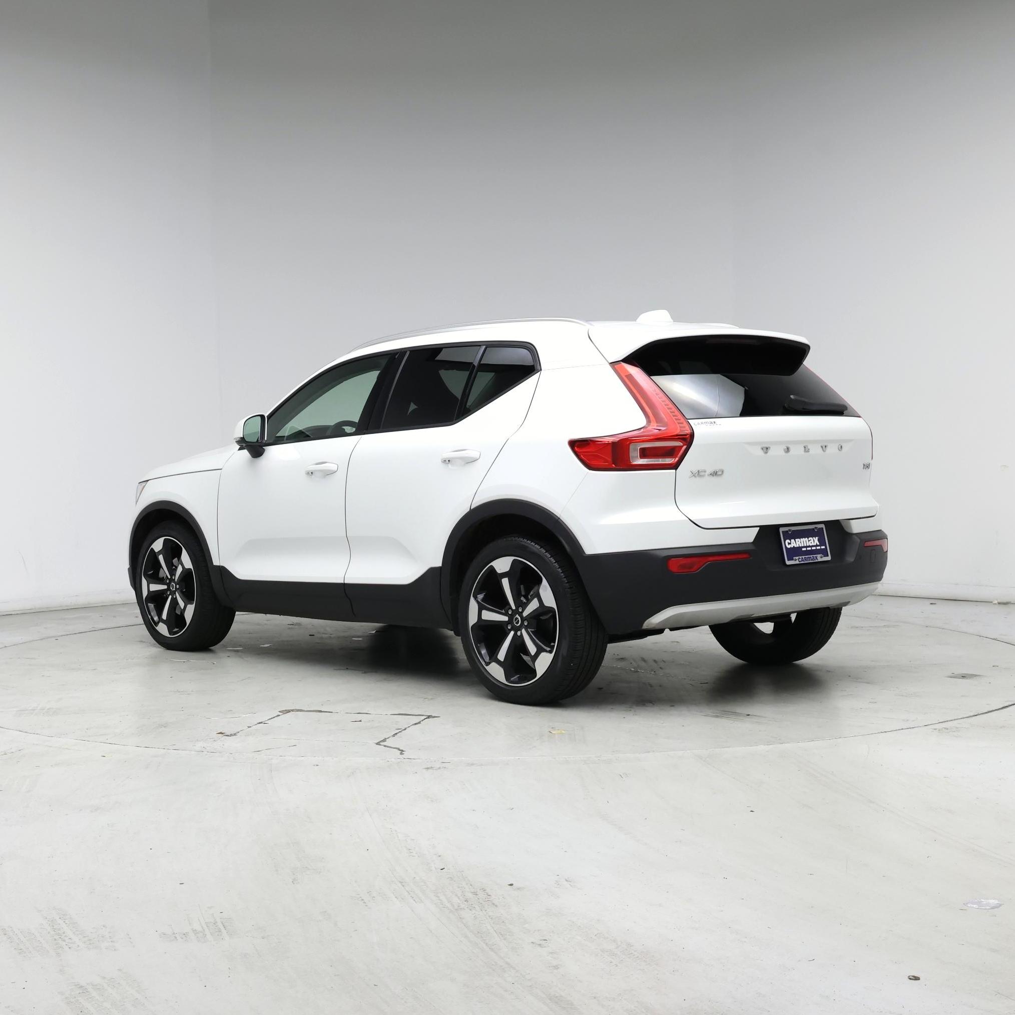 Thumbnail: 2021 Volvo XC40 - 2