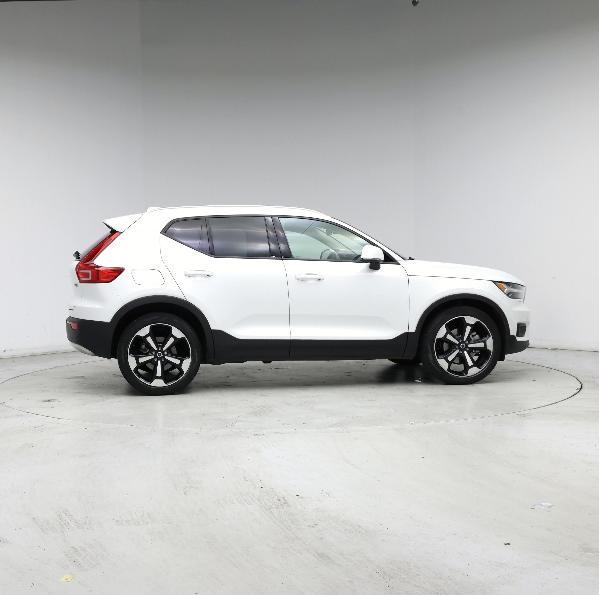 Thumbnail: 2021 Volvo XC40 - 7