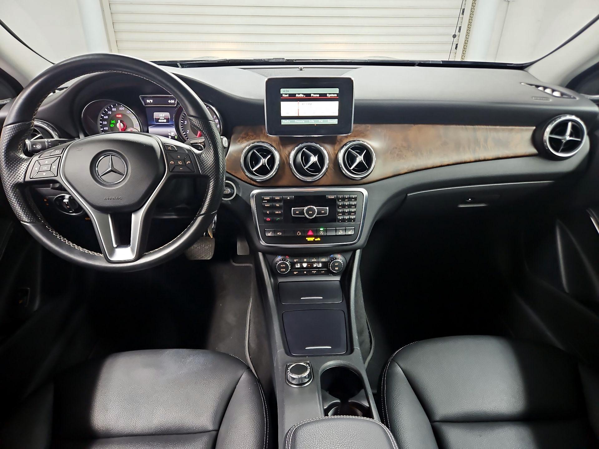 Thumbnail: 2015 Mercedes-Benz GLA - 9