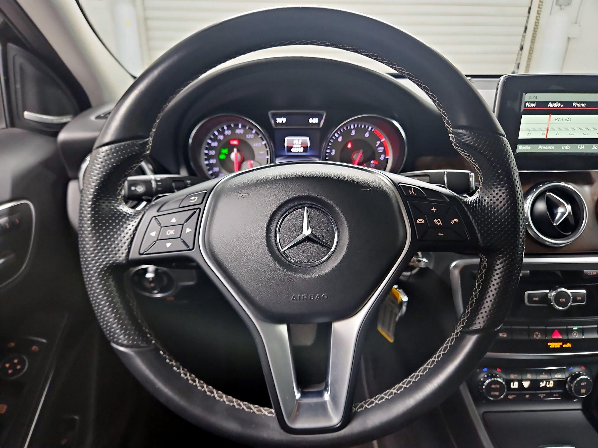 Thumbnail: 2015 Mercedes-Benz GLA - 10
