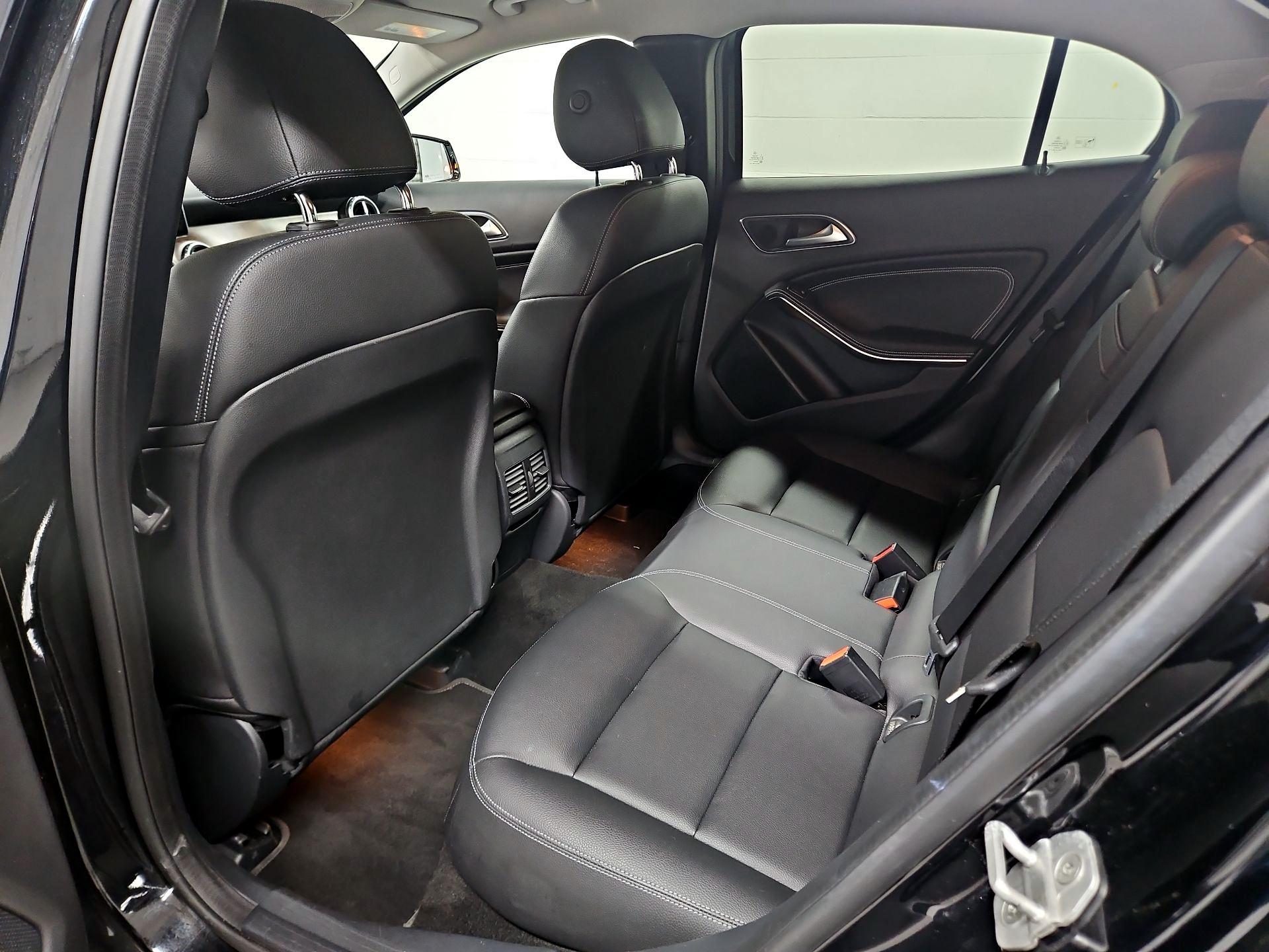Thumbnail: 2015 Mercedes-Benz GLA - 18