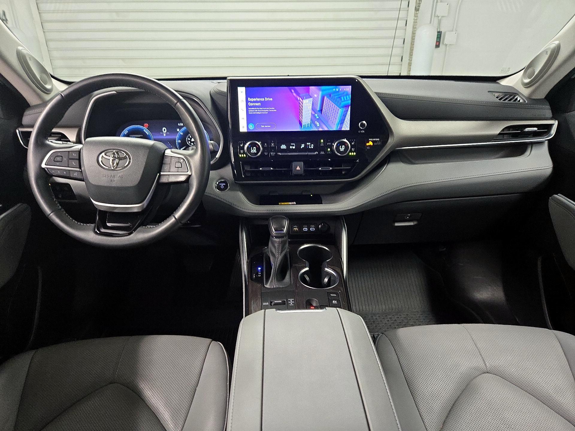 Thumbnail: 2023 Toyota Highlander - 9