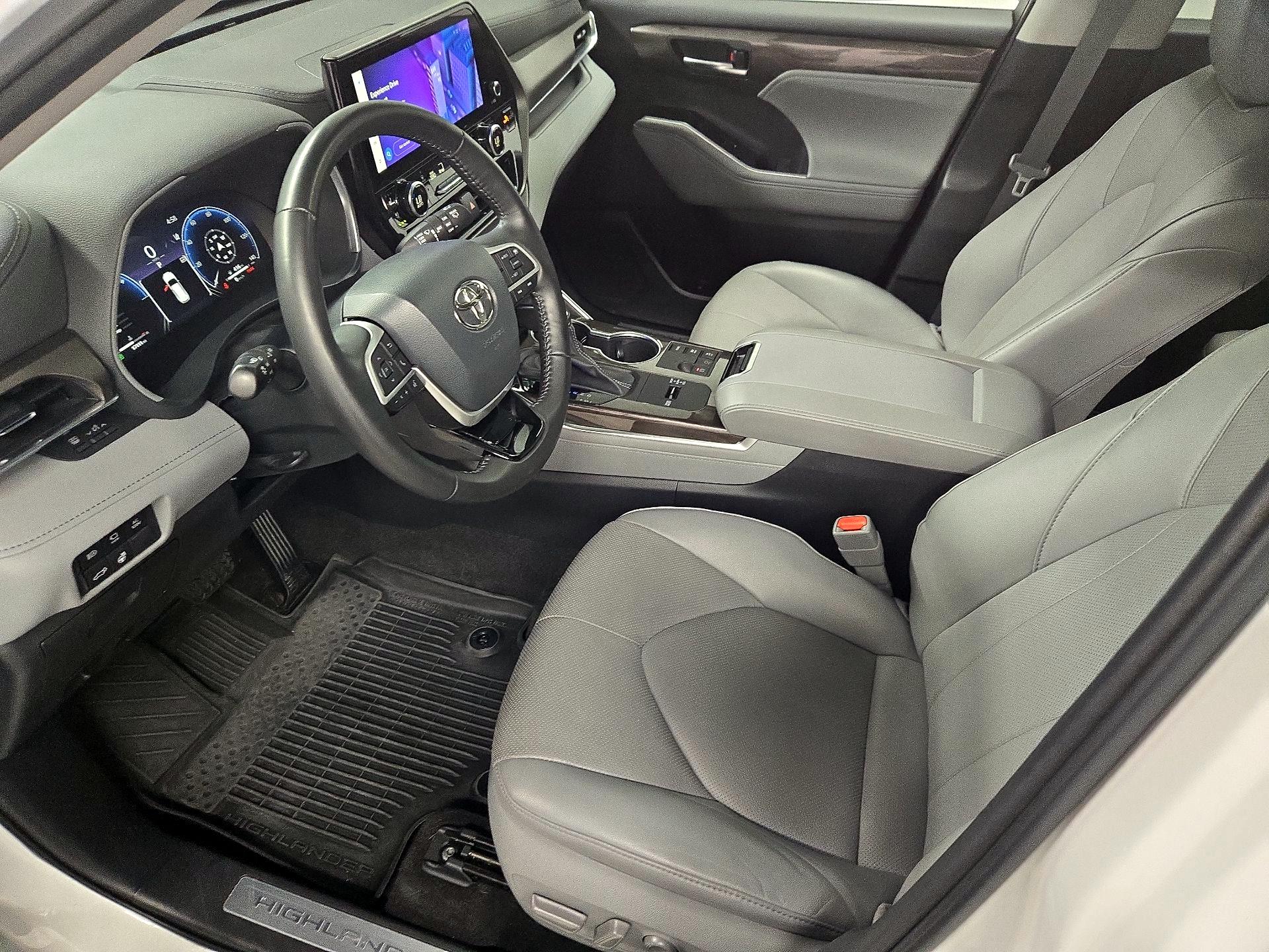Thumbnail: 2023 Toyota Highlander - 11