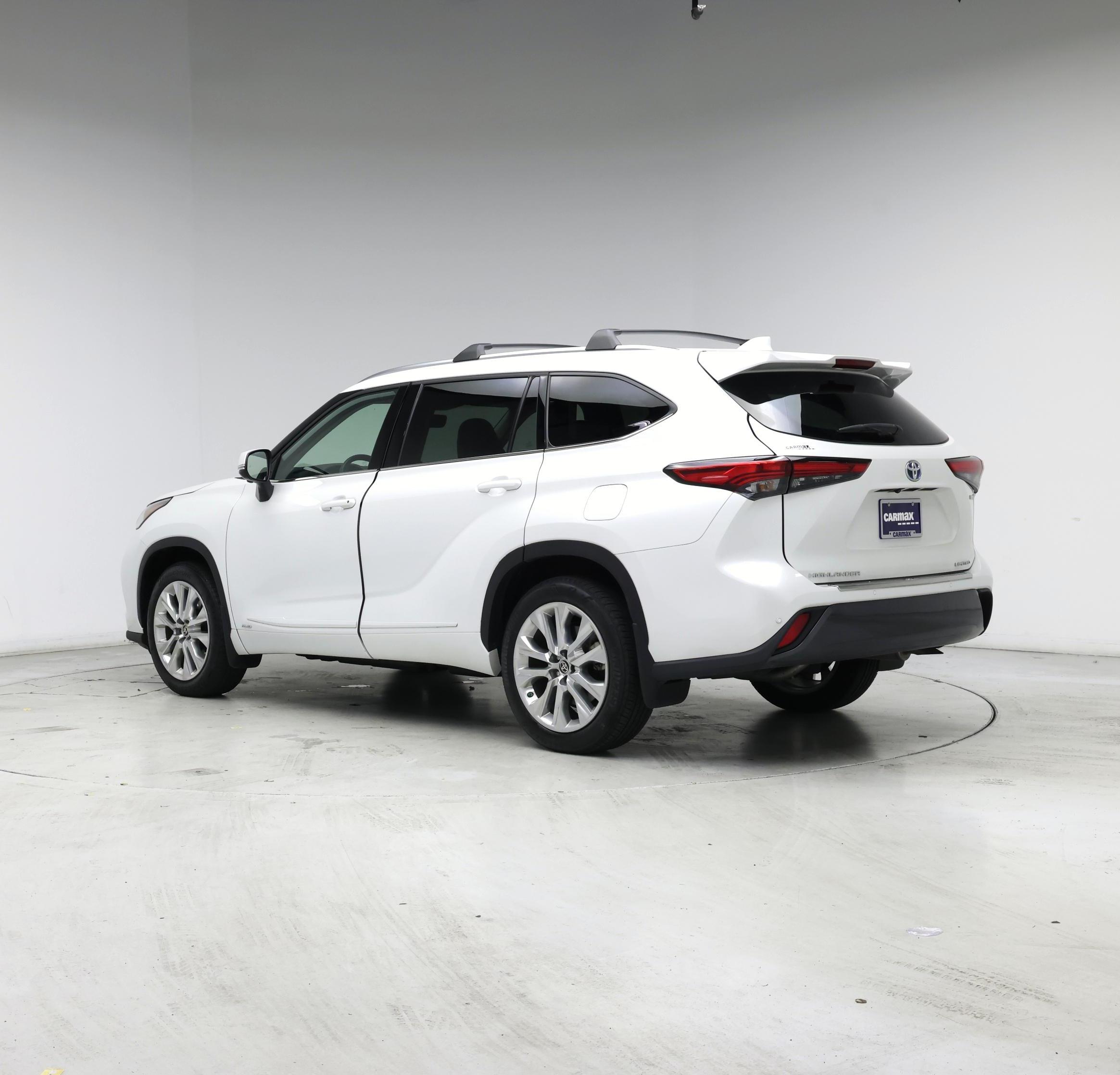 Thumbnail: 2023 Toyota Highlander - 2