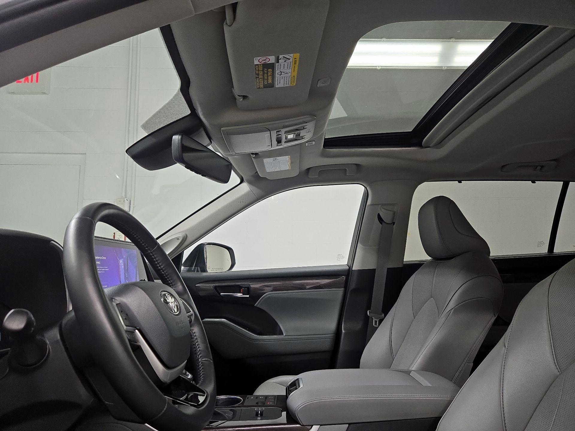 Thumbnail: 2023 Toyota Highlander - 19