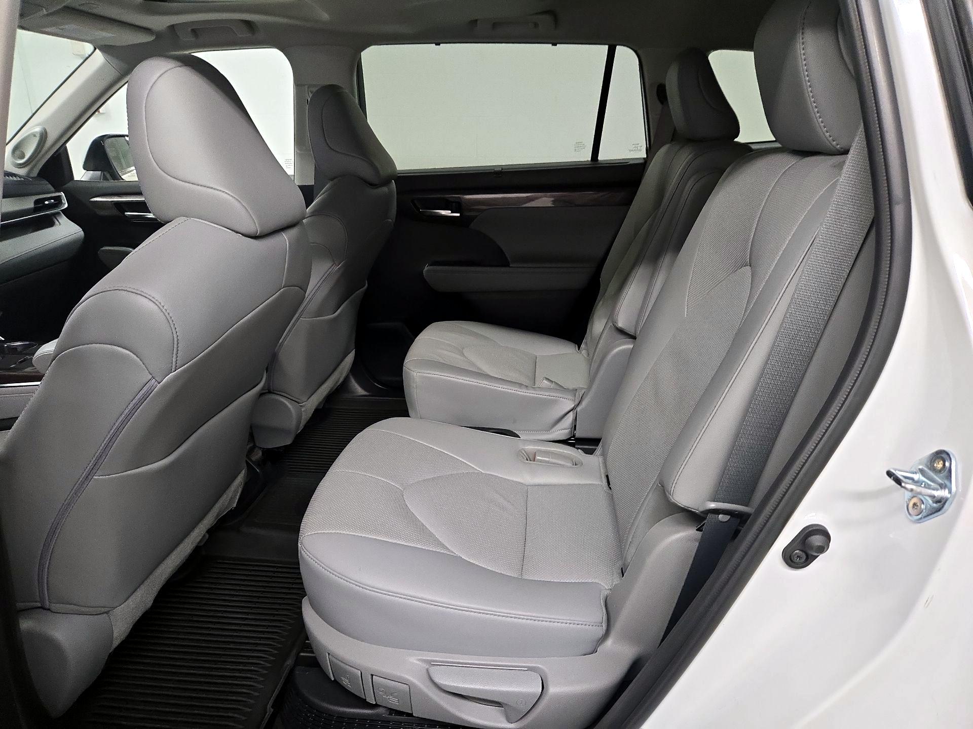 Thumbnail: 2023 Toyota Highlander - 20