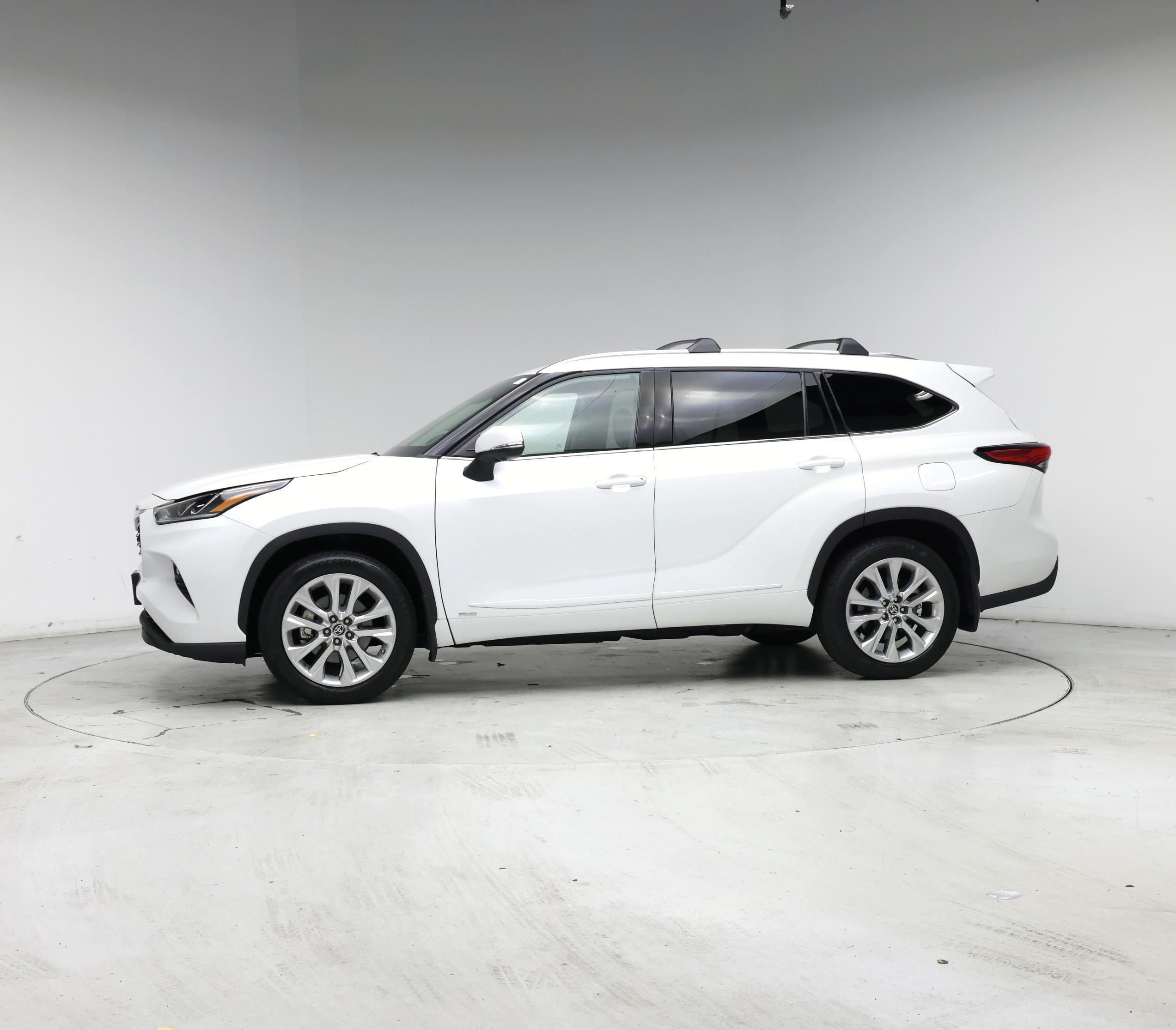 Thumbnail: 2023 Toyota Highlander - 3
