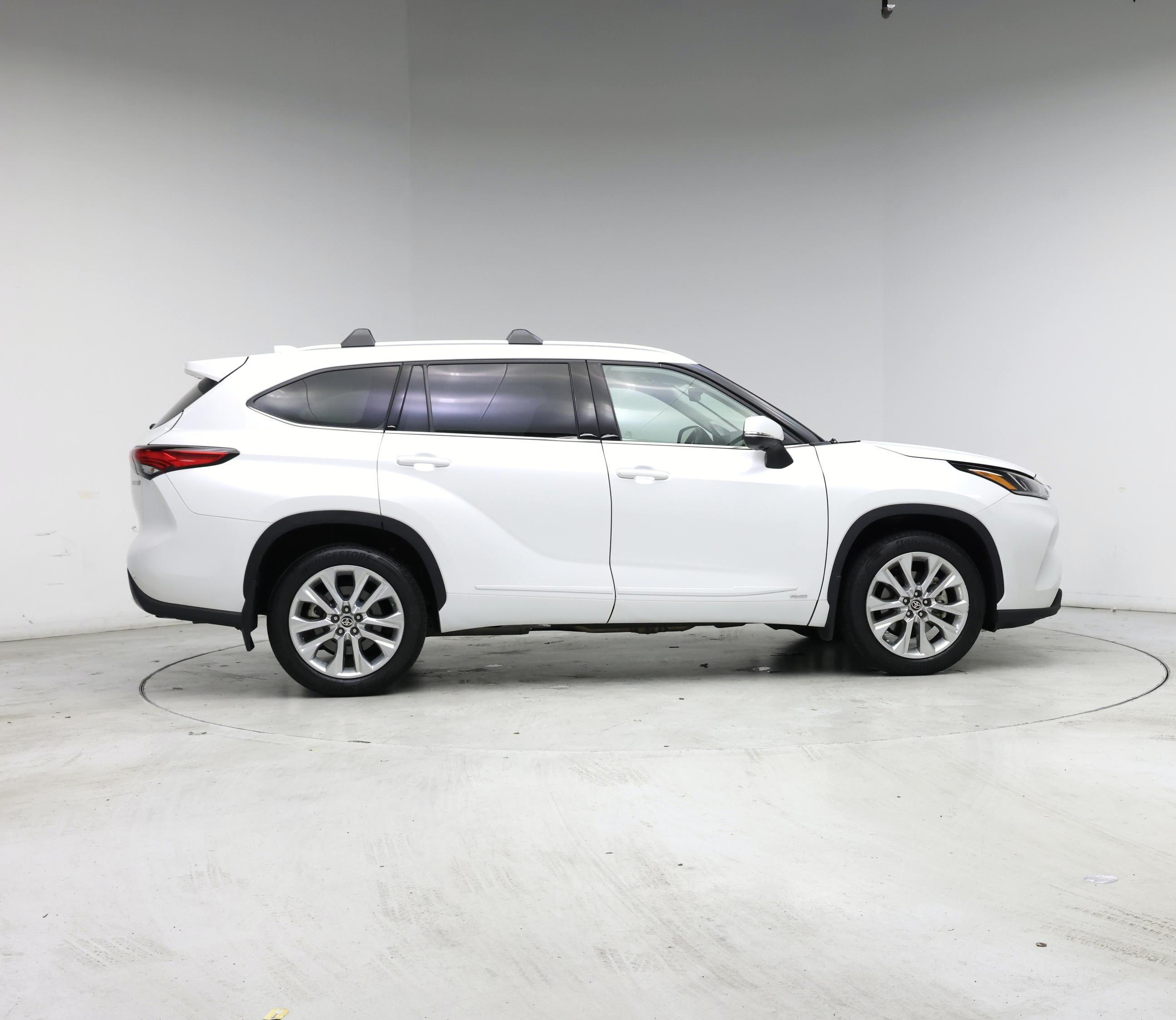 Thumbnail: 2023 Toyota Highlander - 7