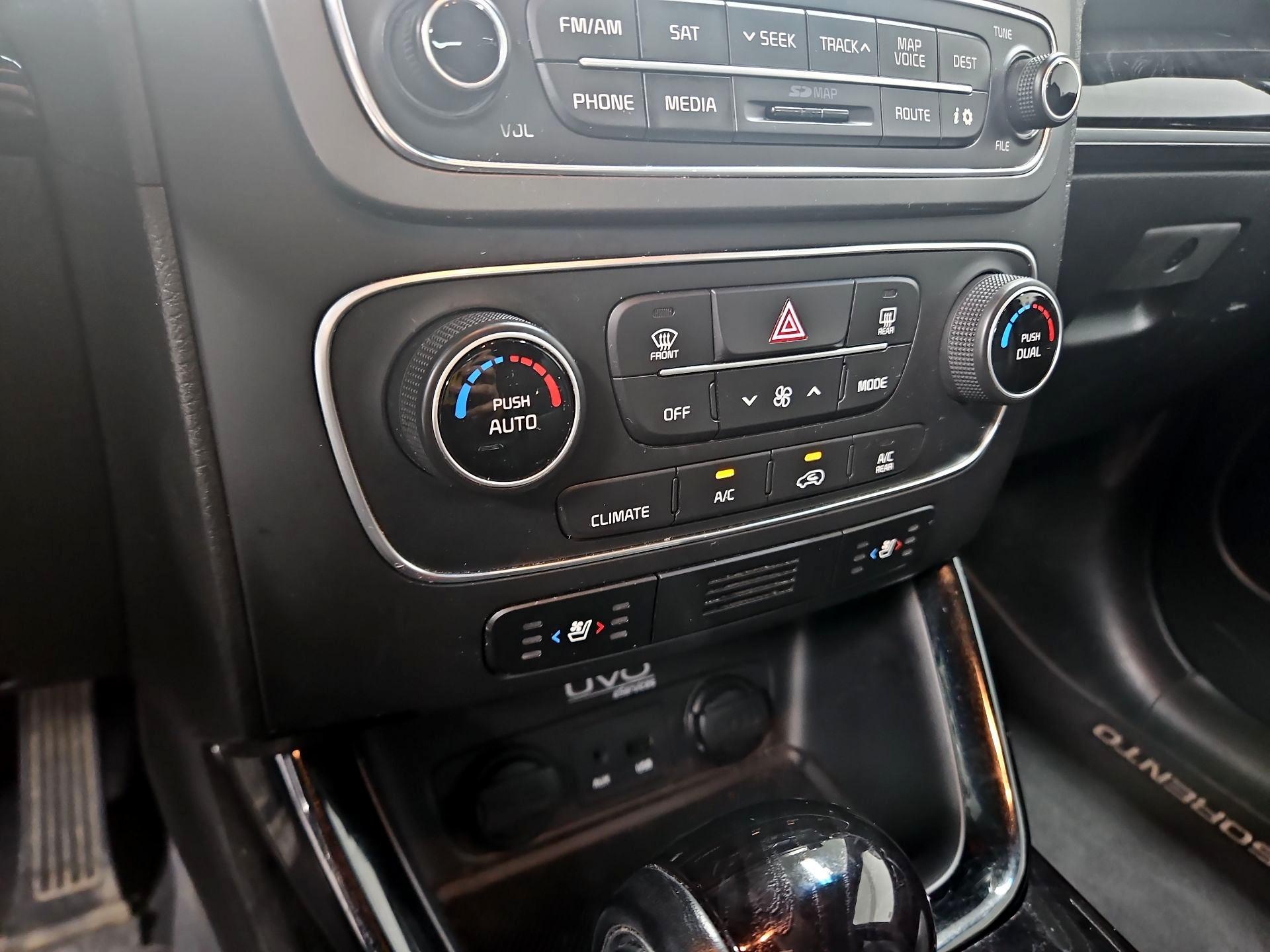 Thumbnail: 2015 Kia Sorento - 17