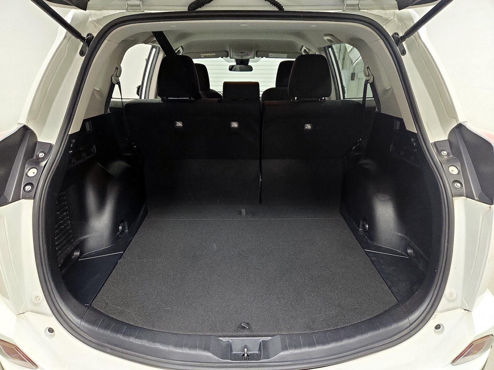 Thumbnail: 2018 Toyota RAV4 - 20