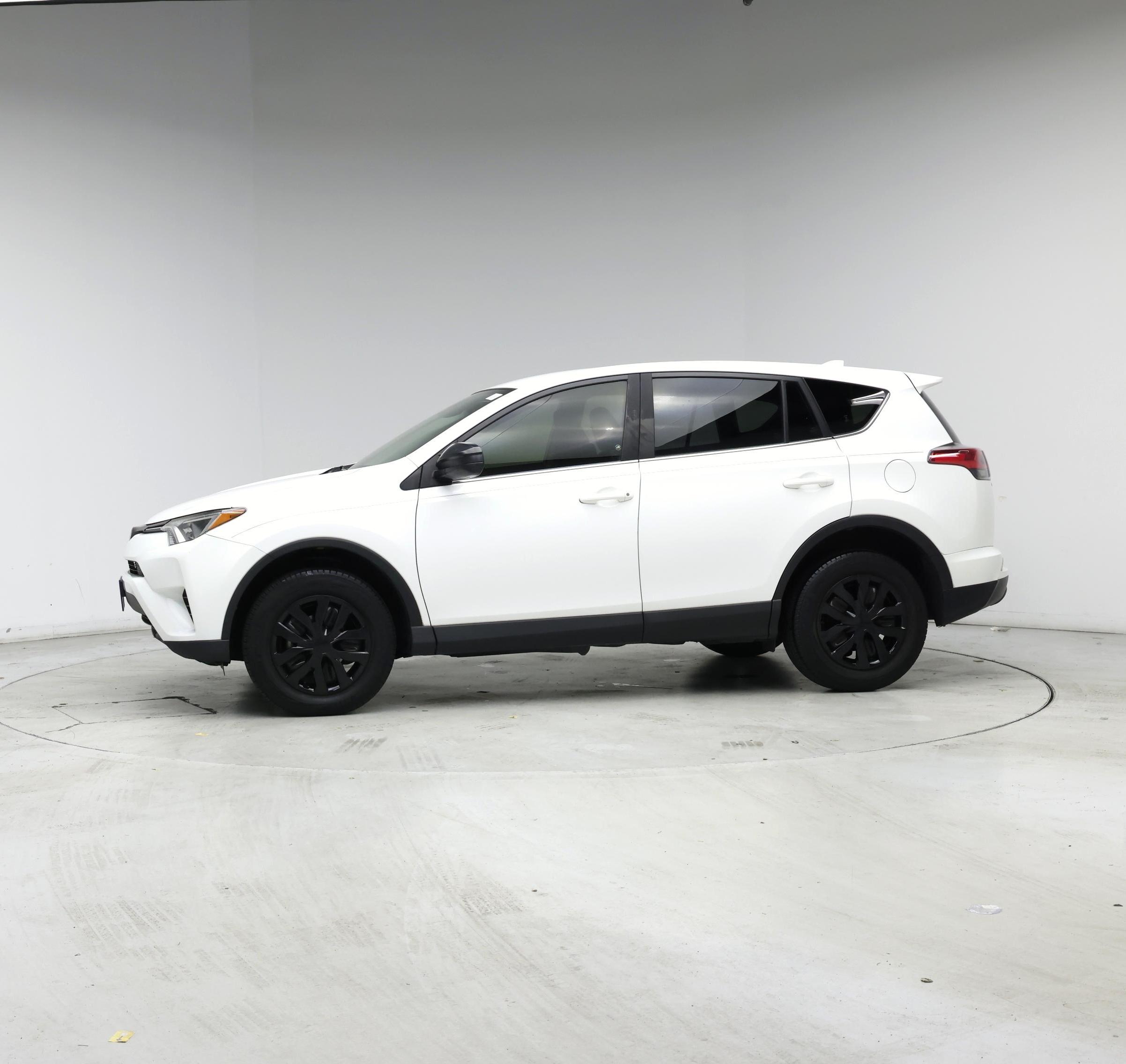 Thumbnail: 2018 Toyota RAV4 - 3