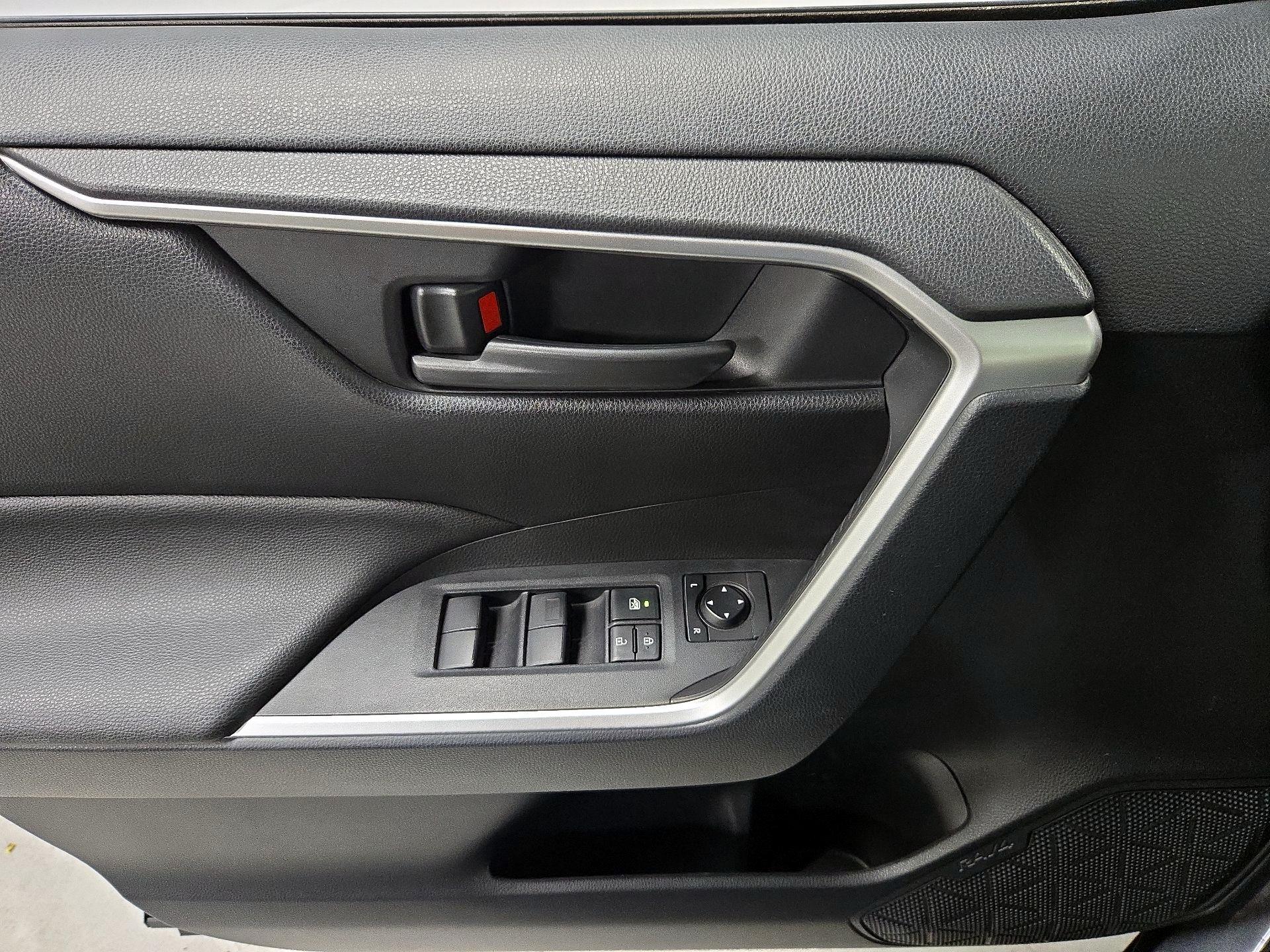 Thumbnail: 2019 Toyota RAV4 - 12