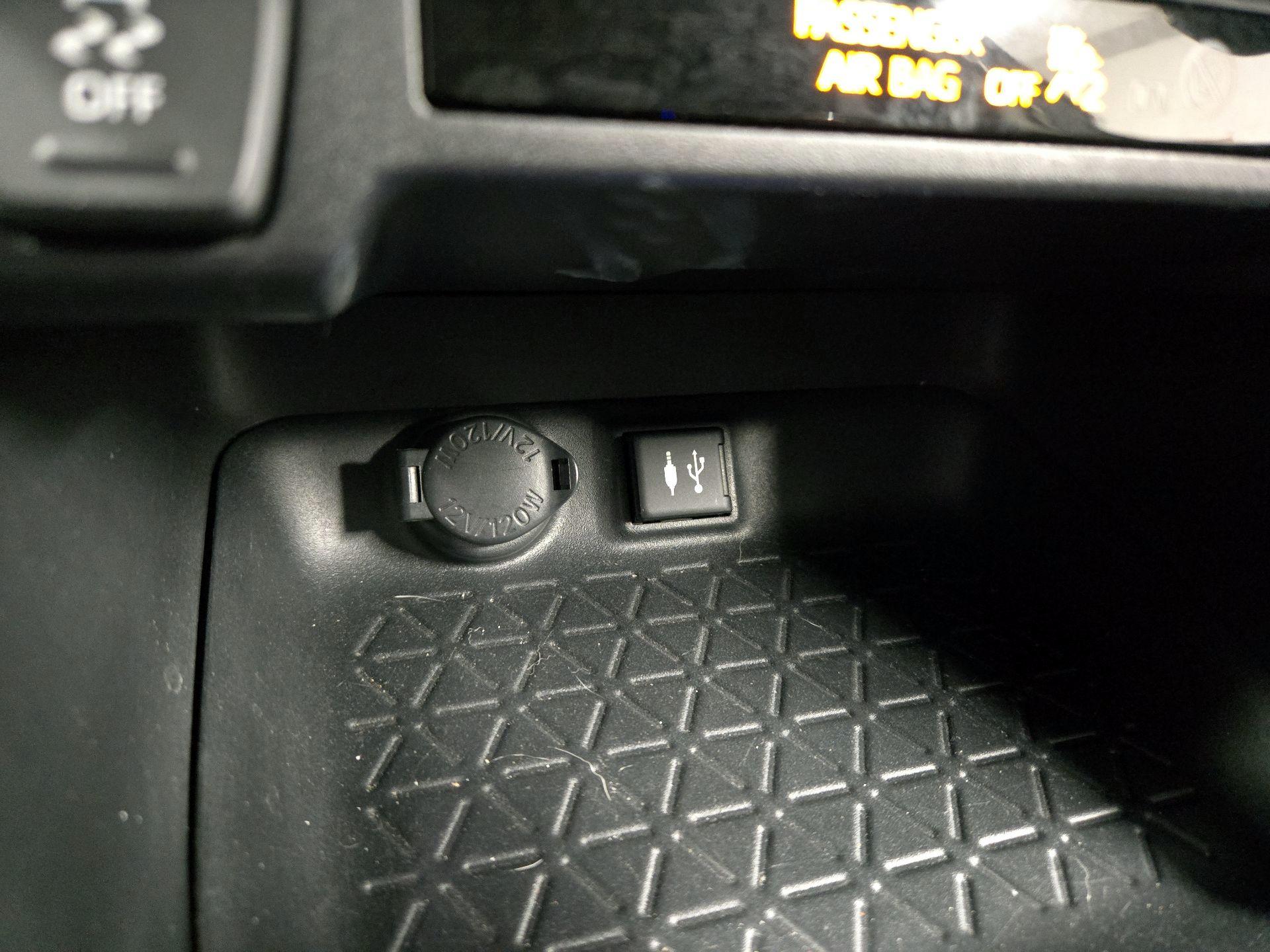 Thumbnail: 2019 Toyota RAV4 - 18