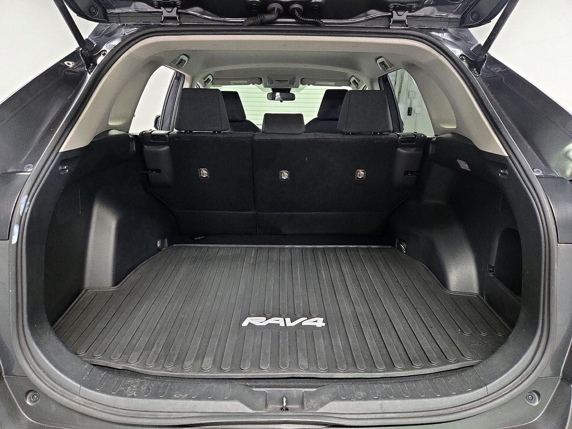 Thumbnail: 2019 Toyota RAV4 - 20