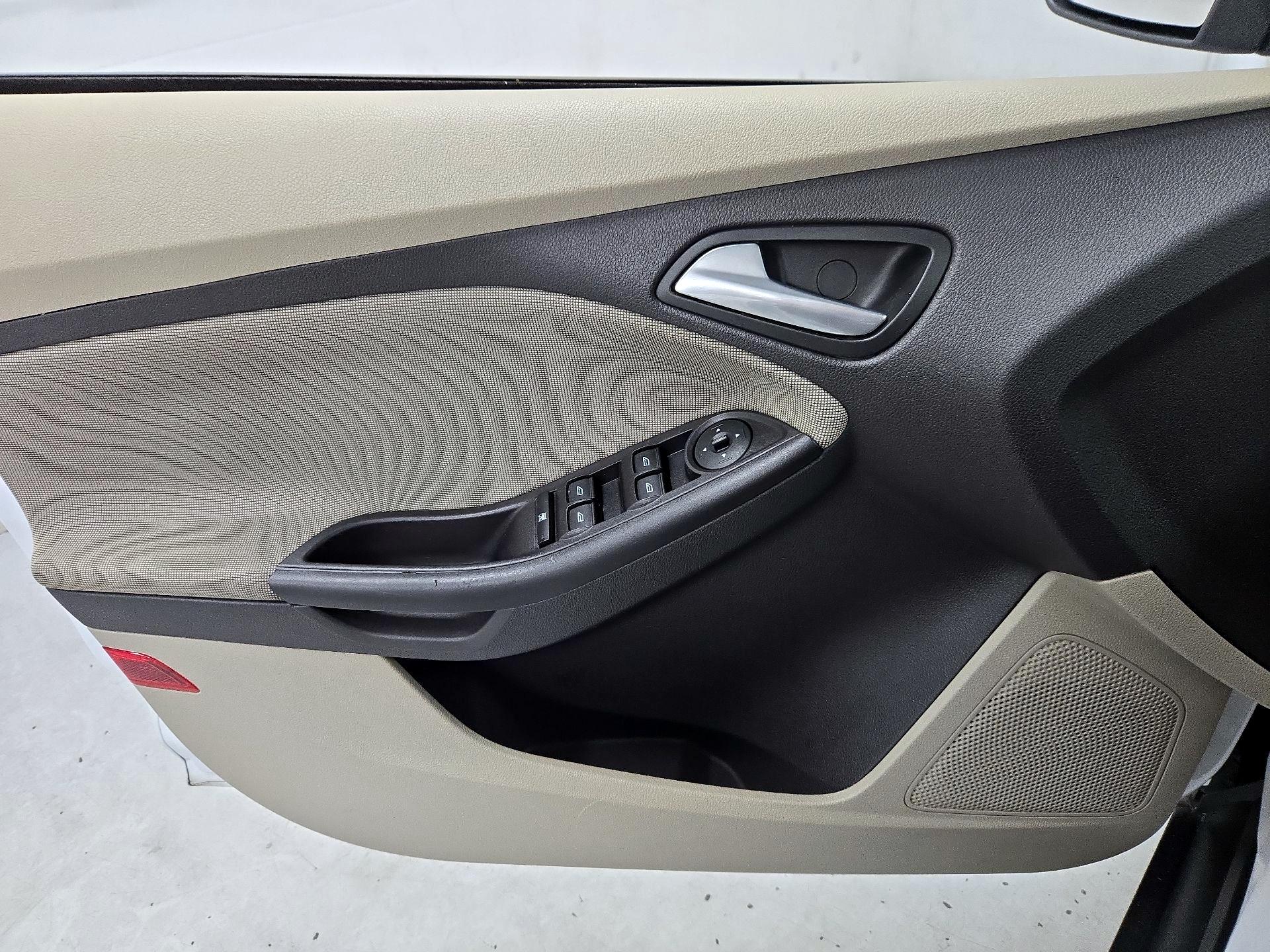 Thumbnail: 2014 Ford Focus - 12