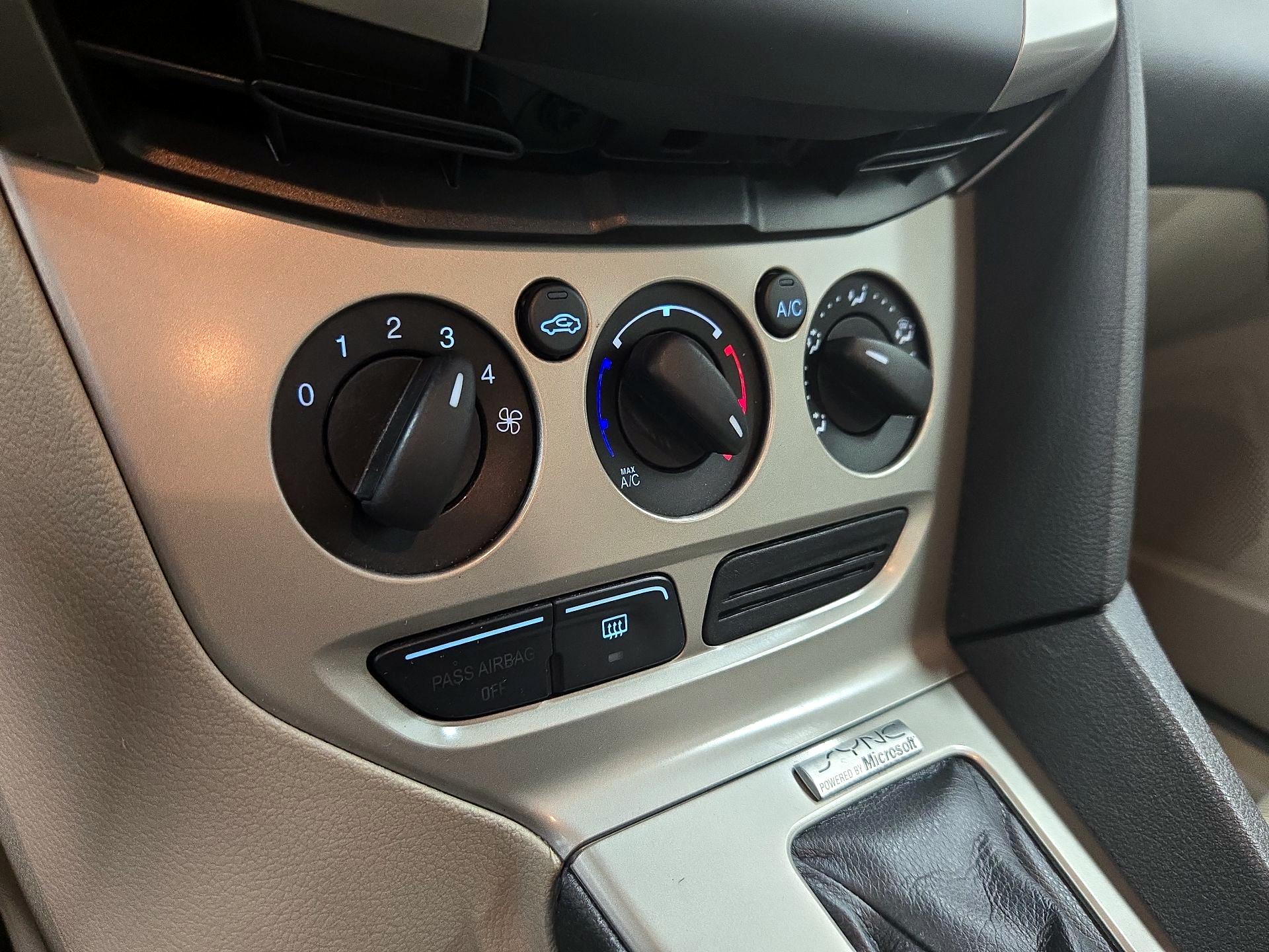 Thumbnail: 2014 Ford Focus - 15