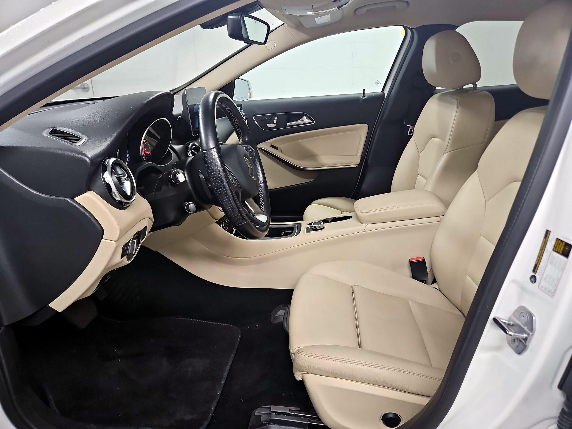Thumbnail: 2019 Mercedes-Benz GLA - 11